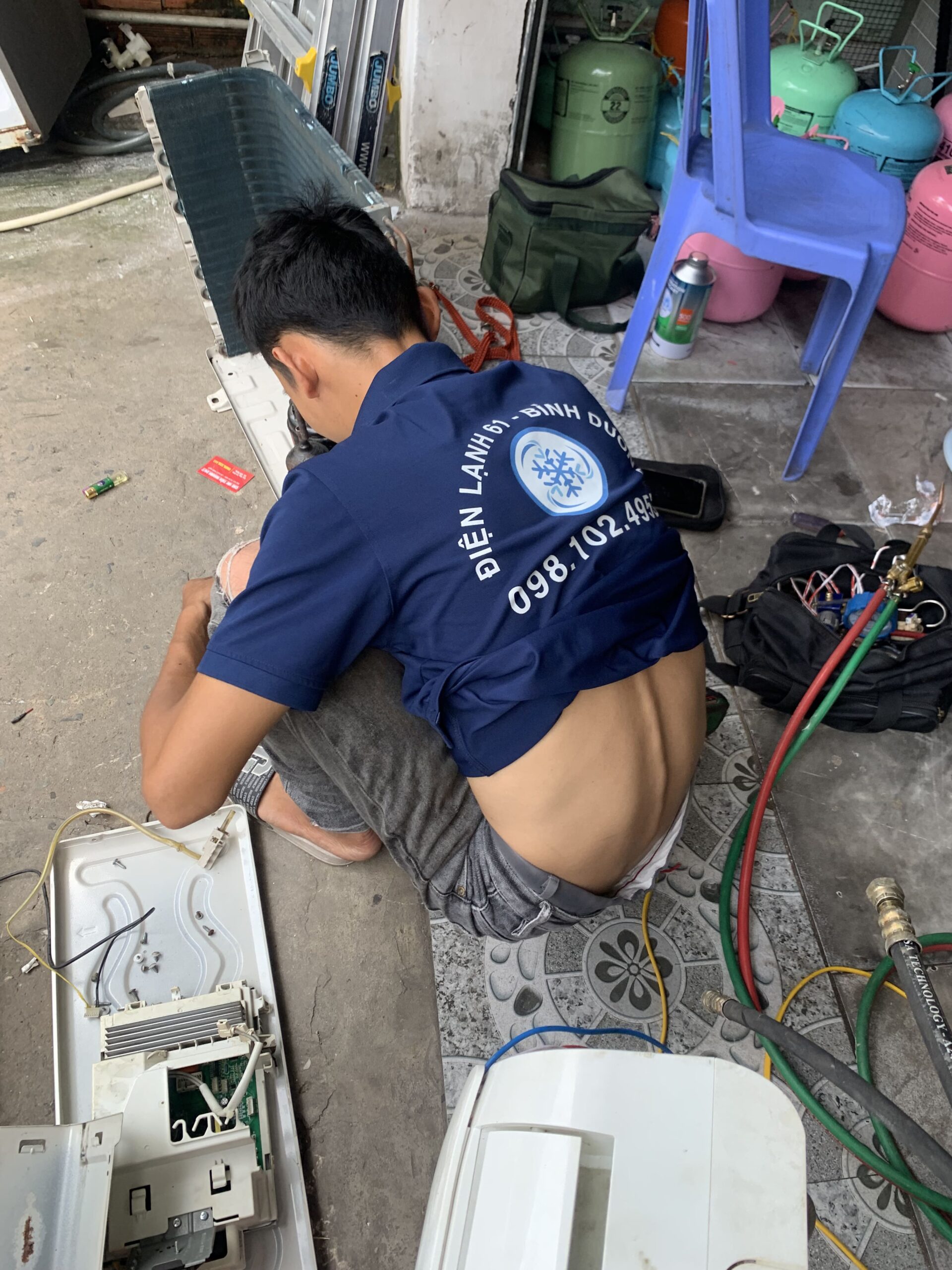 Dịch vụ vệ sinh máy lạnh bảo dưỡng đầy đủ tại nhà ở Lái Thiêu