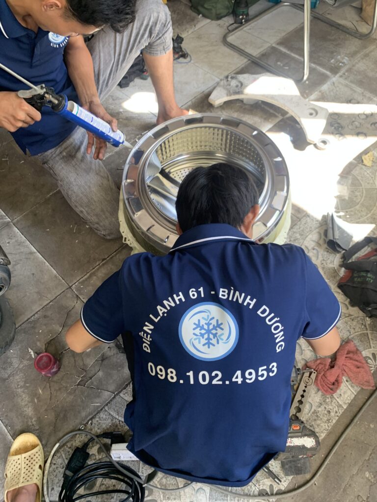 Khắc phục dứt điểm lỗi máy giặt không vắt kêu to tại nhà khách hàng Đông Hòa