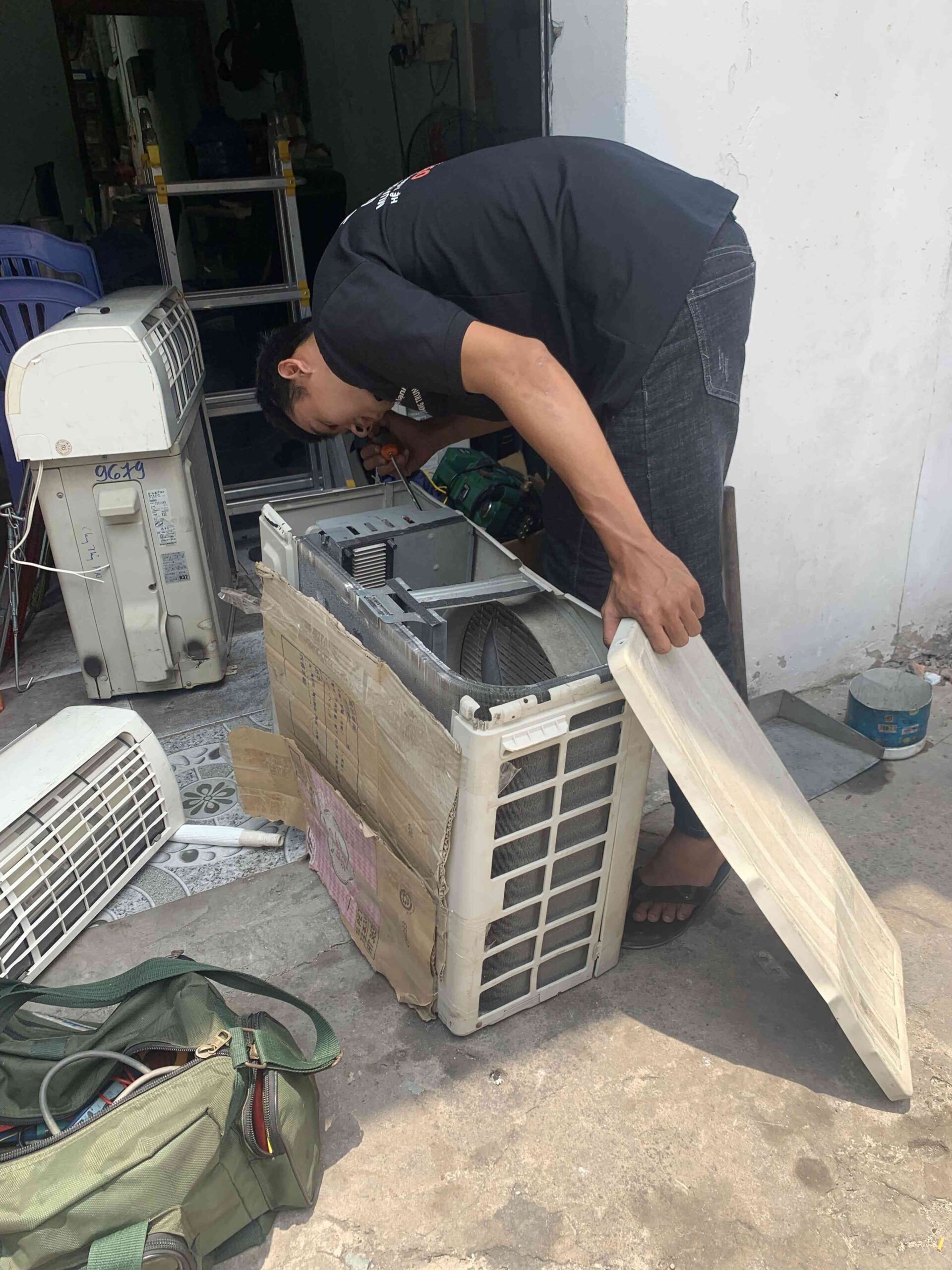 Kiểm tra và vệ sinh quạt dàn lạnh trong quá trình bảo dưỡng