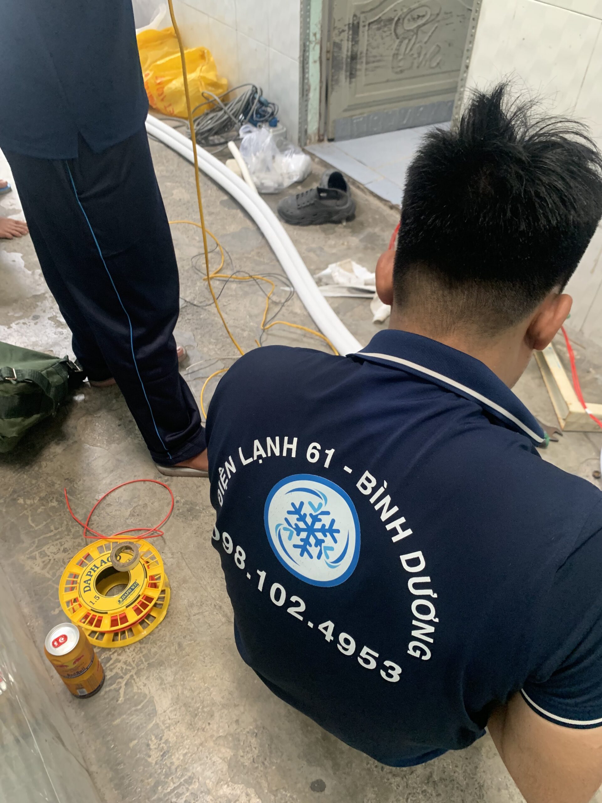 Nối ống đồng và hàn mối khi lắp máy lạnh