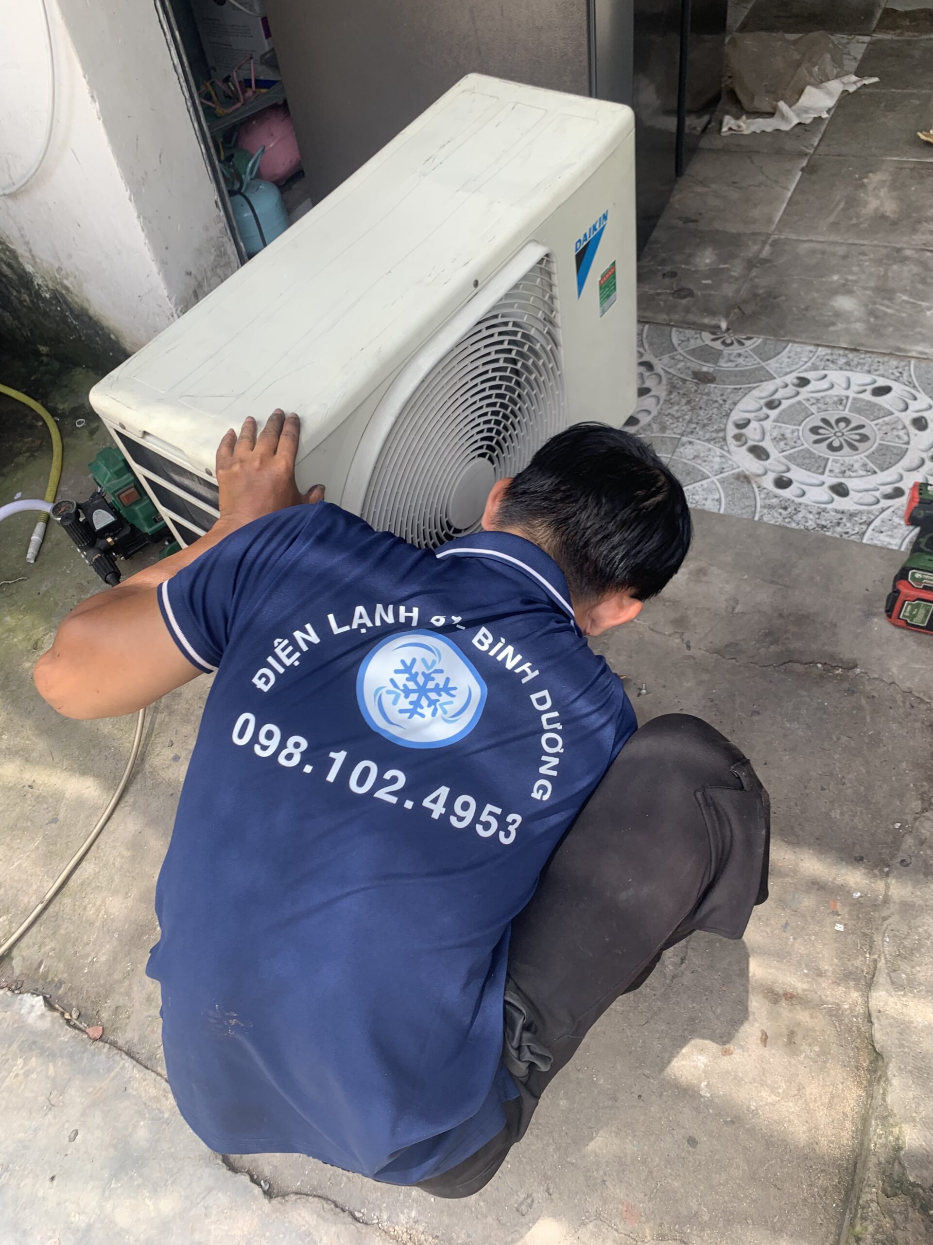 Su-dung-dung-cu-chuyen-dung-khi-thao-lap-may-lanh-quy-trinh-chuyen-nghiep Sử dụng dụng cụ chuyên dụng khi tháo lắp máy lạnh — quy trình chuyên nghiệp