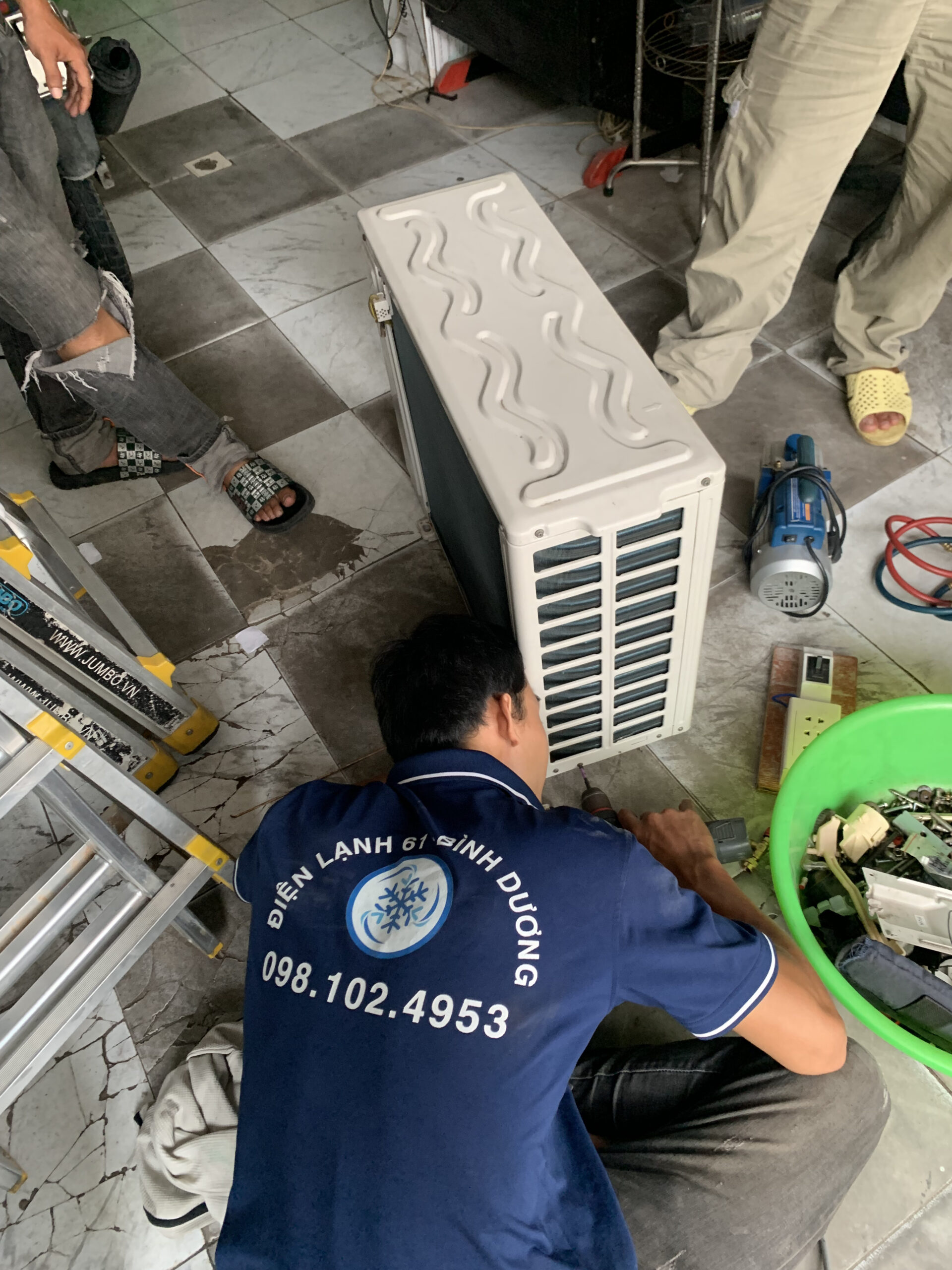 Xử lý cục nóng điều hòa kêu to bốc mùi khét tại nhà xưởng gần KCN VSIP 1 Lái Thiêu