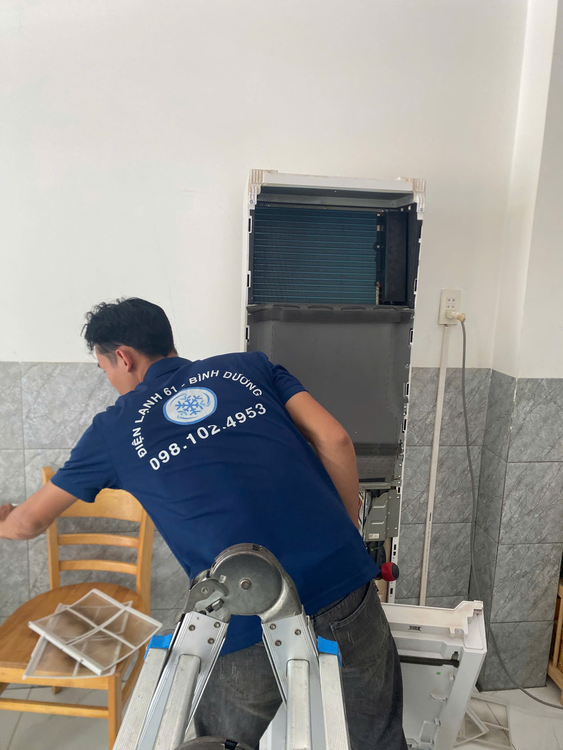 Lắp đặt máy lạnh Tủ đứng ở Lái Thiêu Lắp đặt máy lạnh Tủ đứng ở Lái Thiêu