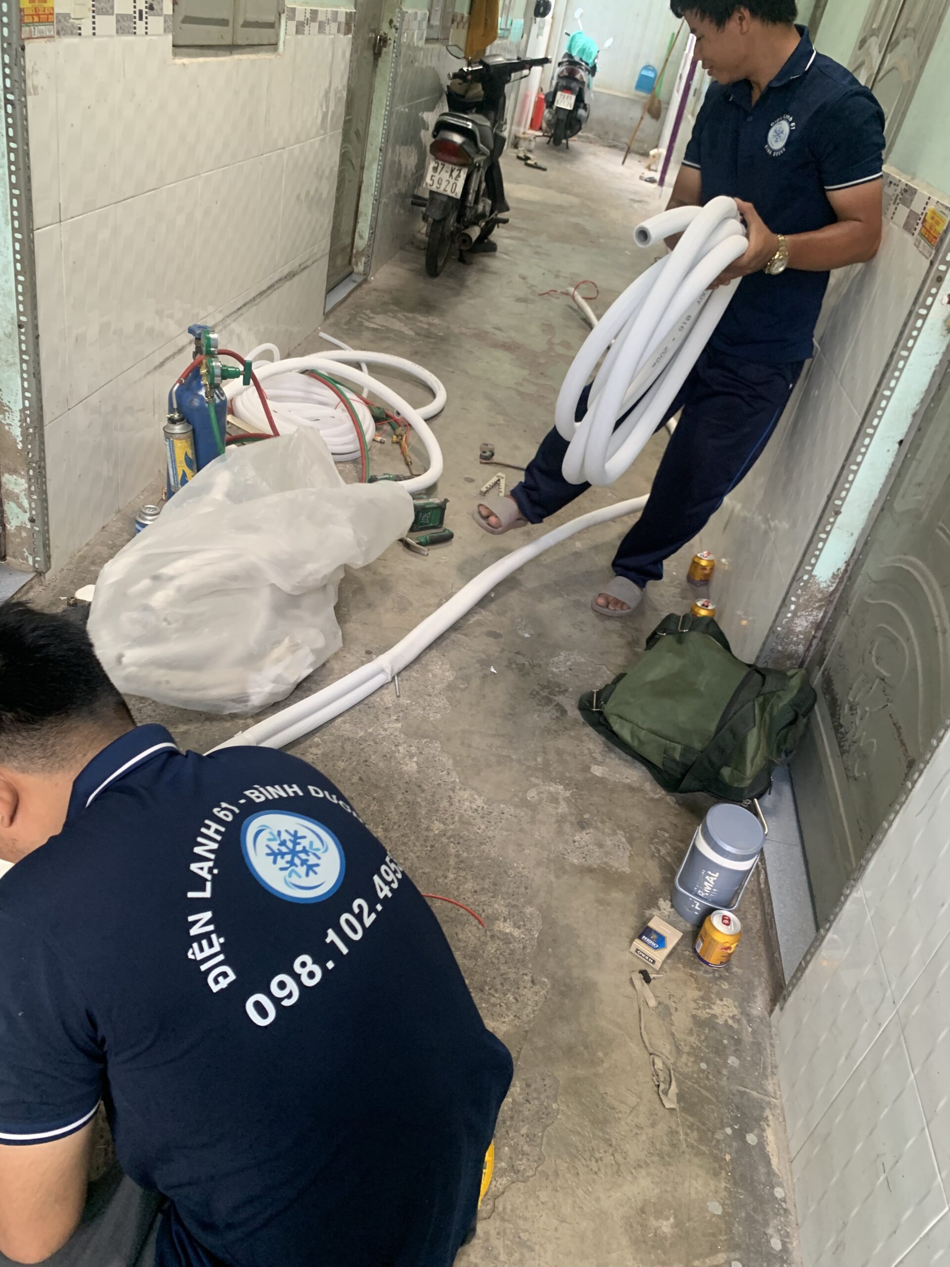Đi ống đồng và bọc bảo ôn kỹ lưỡng cho máy lạnh ở An Phú, Bình Dương