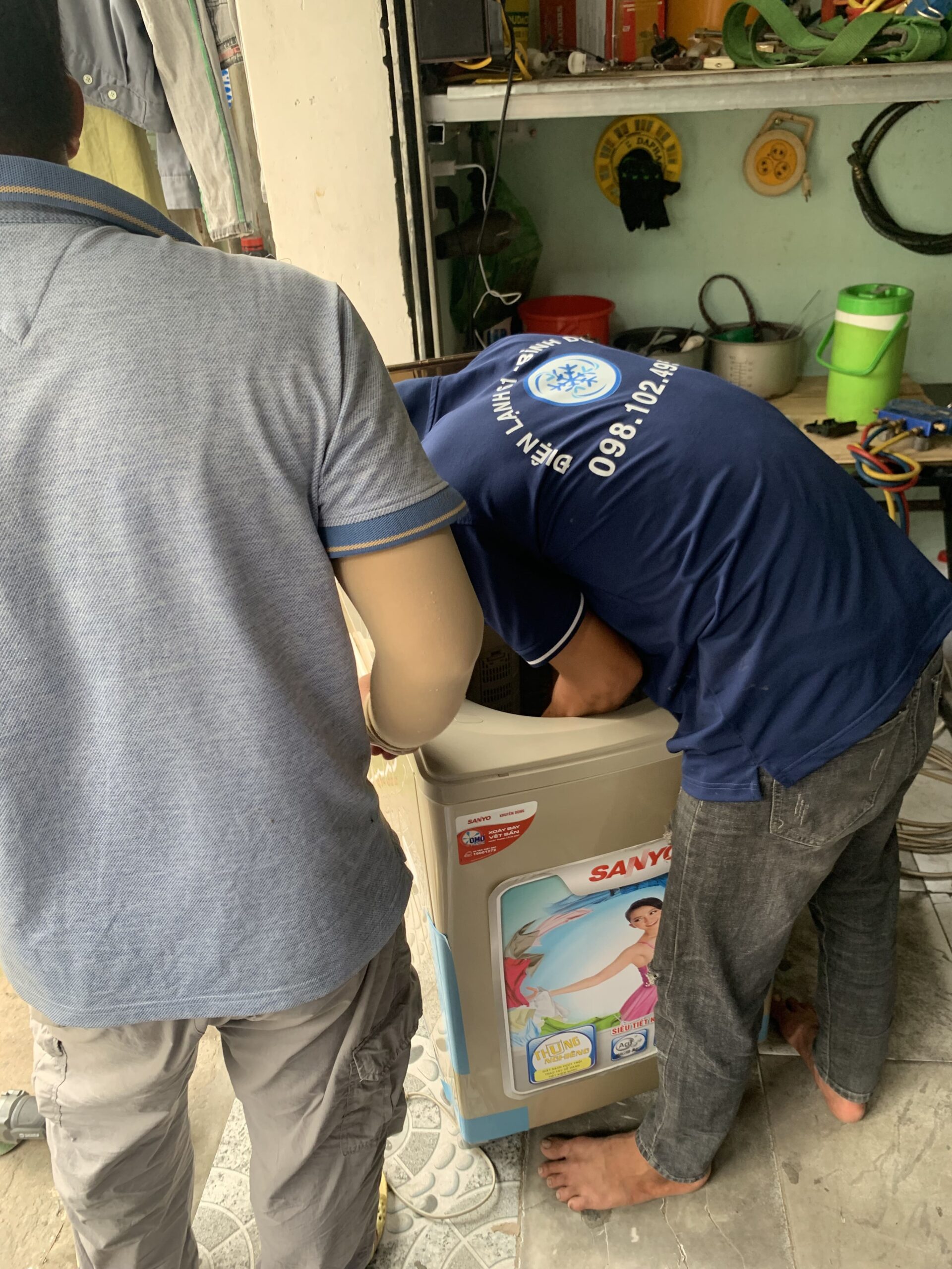 Dịch vụ vệ sinh máy giặt tại nhà ở Phú Lợi của Điện Lạnh 61