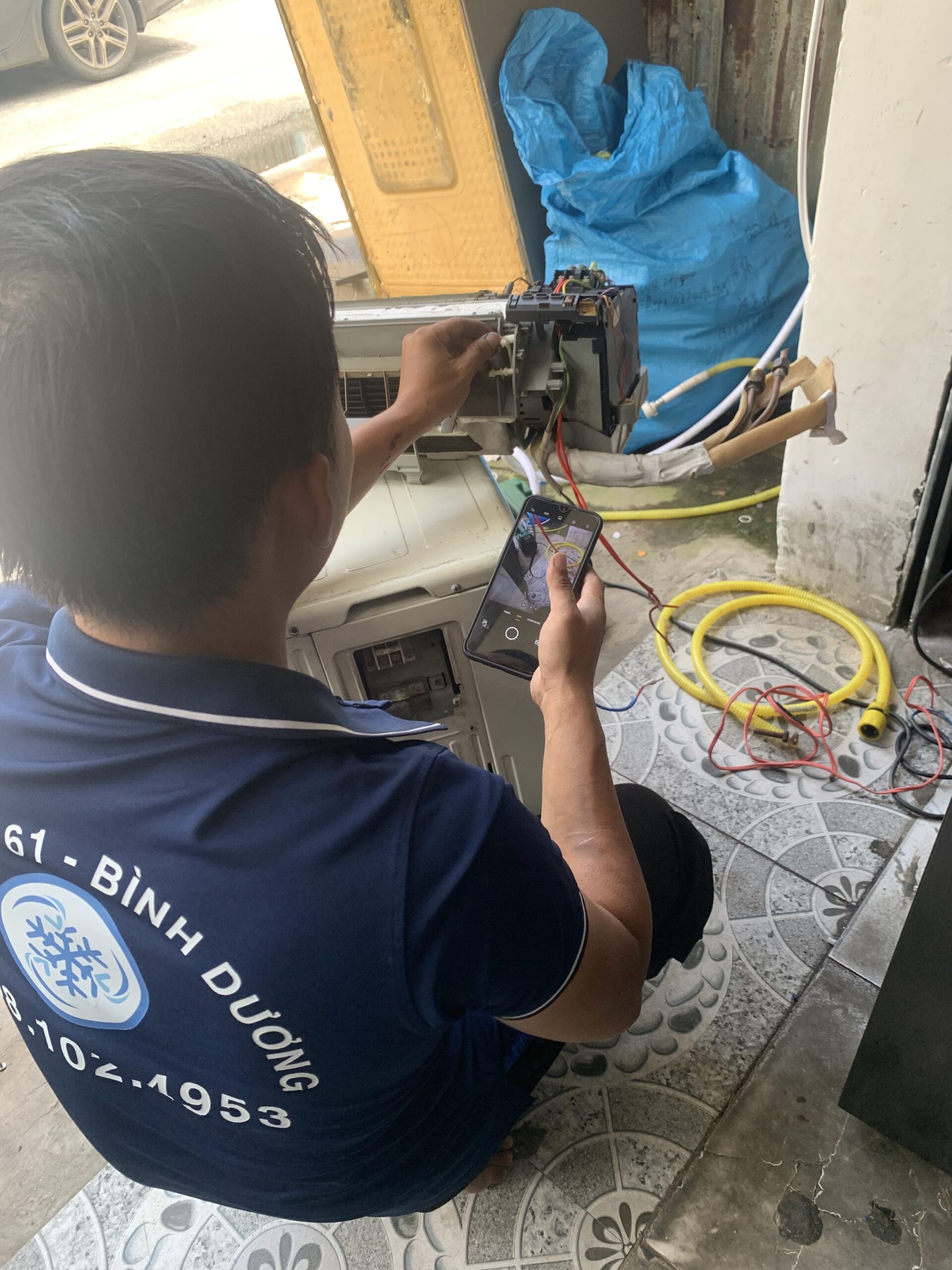 Điện Lạnh 61 vệ sinh máy lạnh Tam Bình tại nhà, nhanh gọn