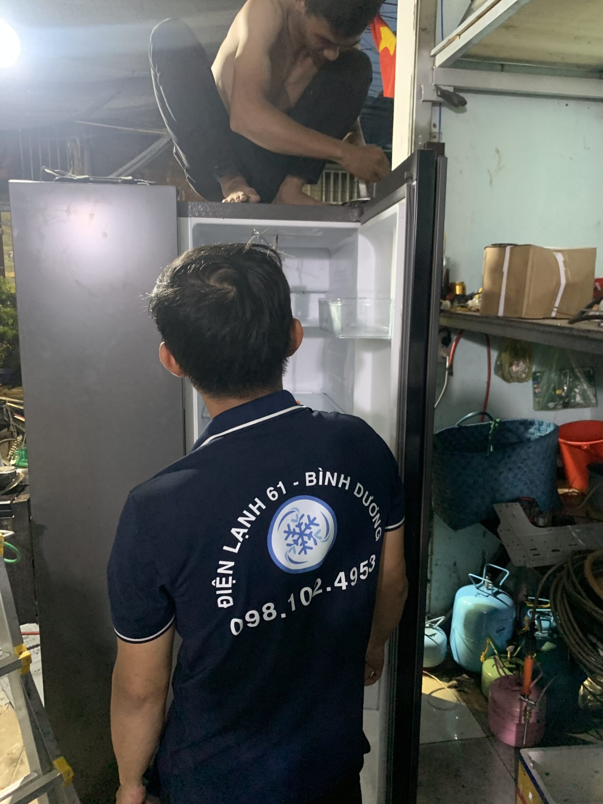 Điện lạnh 61 có kinh nghiệm sửa chữa các dòng tủ lạnh side-by-side phức tạp tại khu vực Phú Lợi.