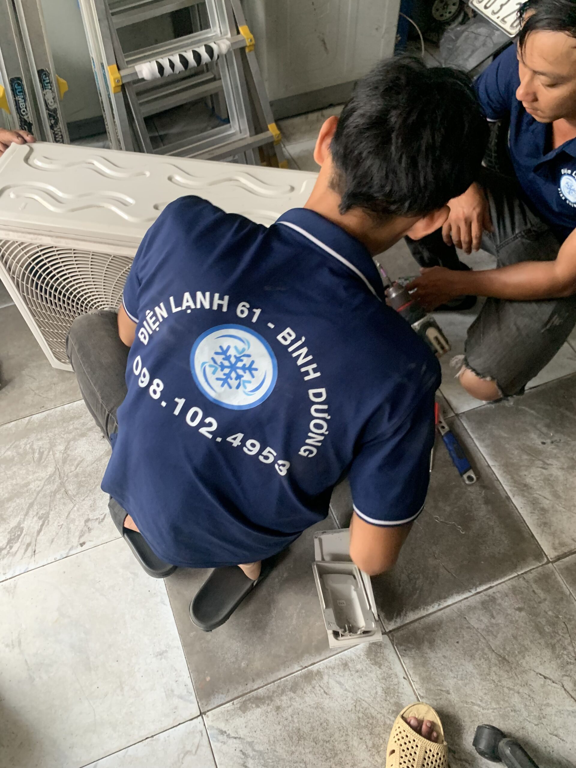 Đội ngũ chuyên vệ sinh máy lạnh tại Tam Bình, Thủ Đức.