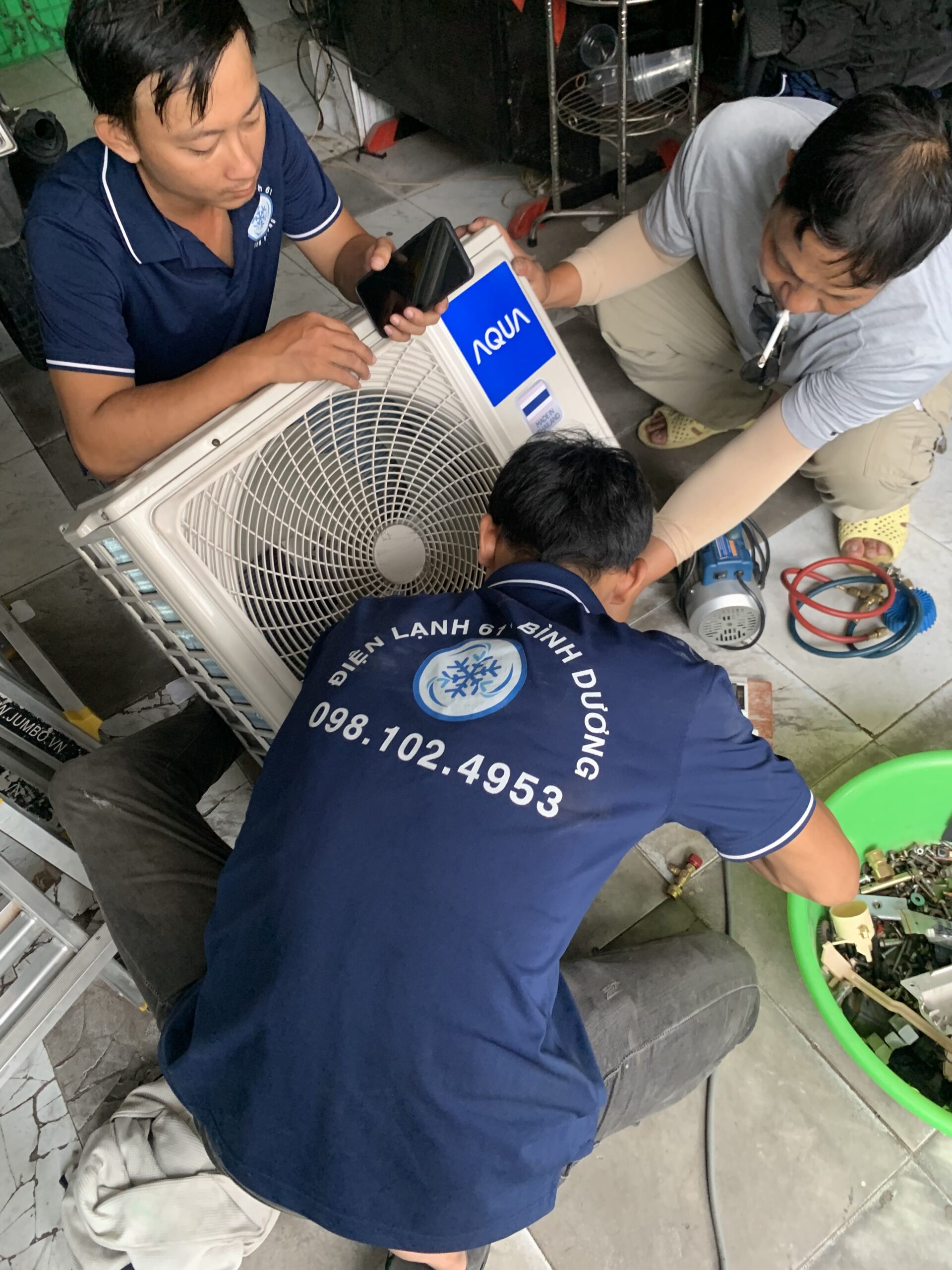 Đội ngũ kỹ thuật viên Điện Lạnh 61 lành nghề, sẵn sàng phục vụ sửa máy lạnh tại Phú Lợi.