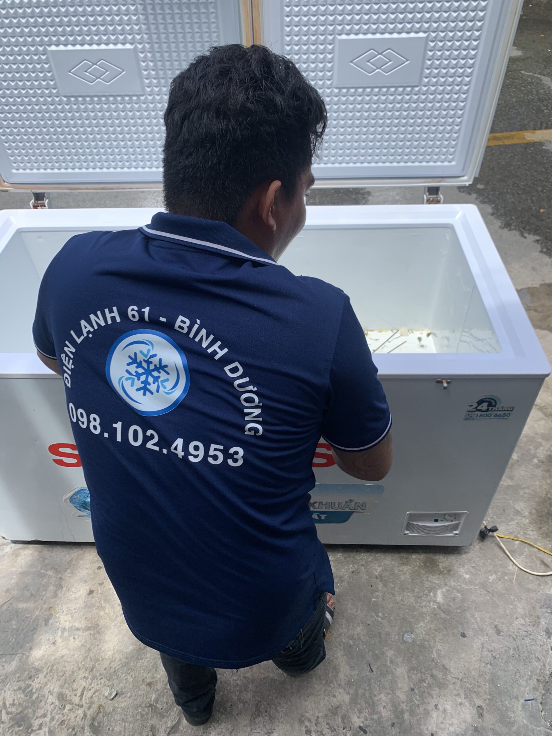 Đội ngũ kỹ thuật viên của Điện lạnh 61 luôn sẵn sàng phục vụ sửa chữa tủ lạnh tại nhà ở Tam Bình.