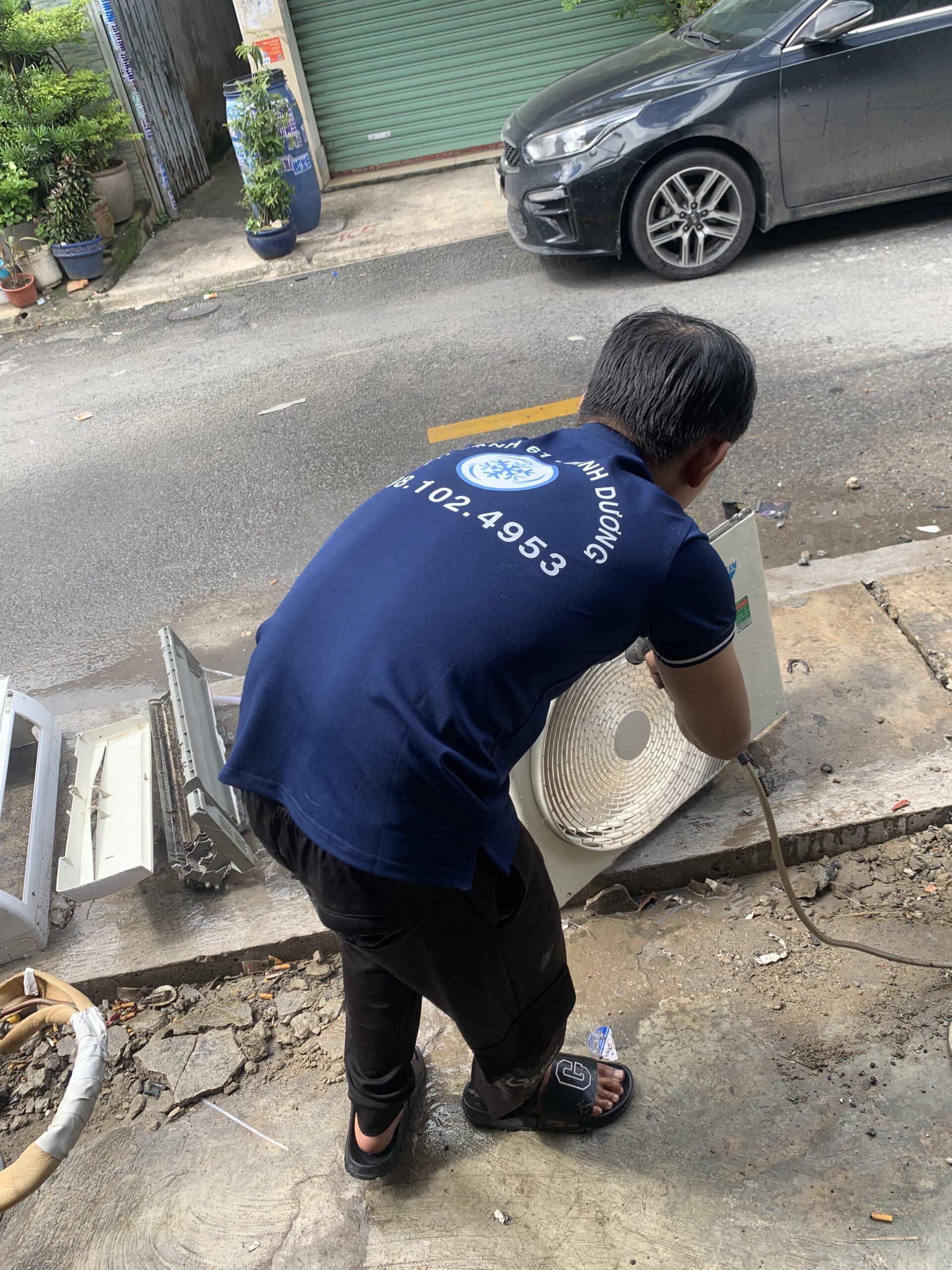 Đội ngũ thợ Điện Lạnh 61 chuyên nghiệp, sẵn sàng phục vụ vệ sinh máy lạnh toàn khu vực Thủ Đức.