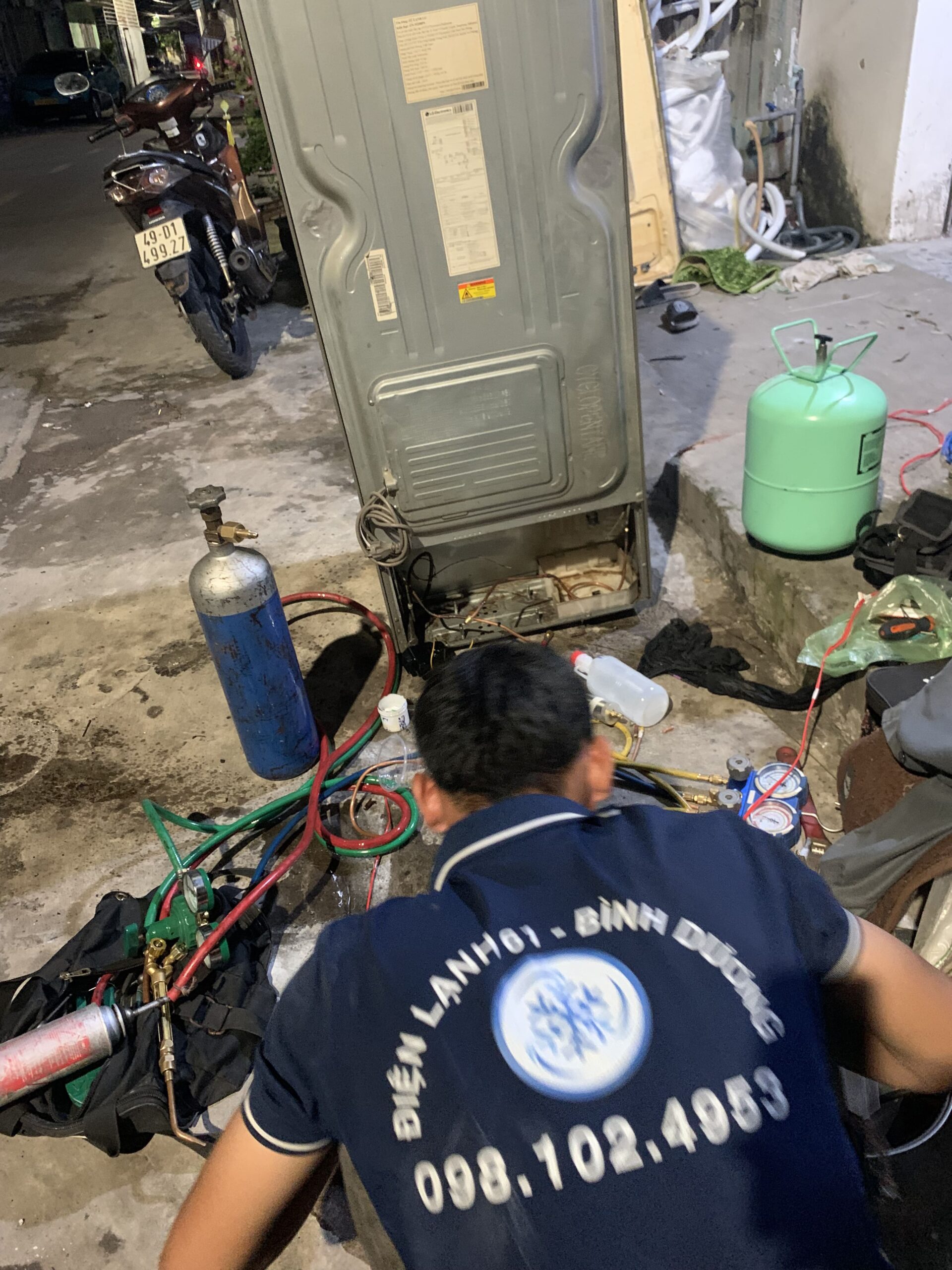 Đội ngũ thợ sửa tủ lạnh giàu kinh nghiệm của Điện lạnh 61 luôn sẵn sàng phục vụ tại phường Phú Lợi.