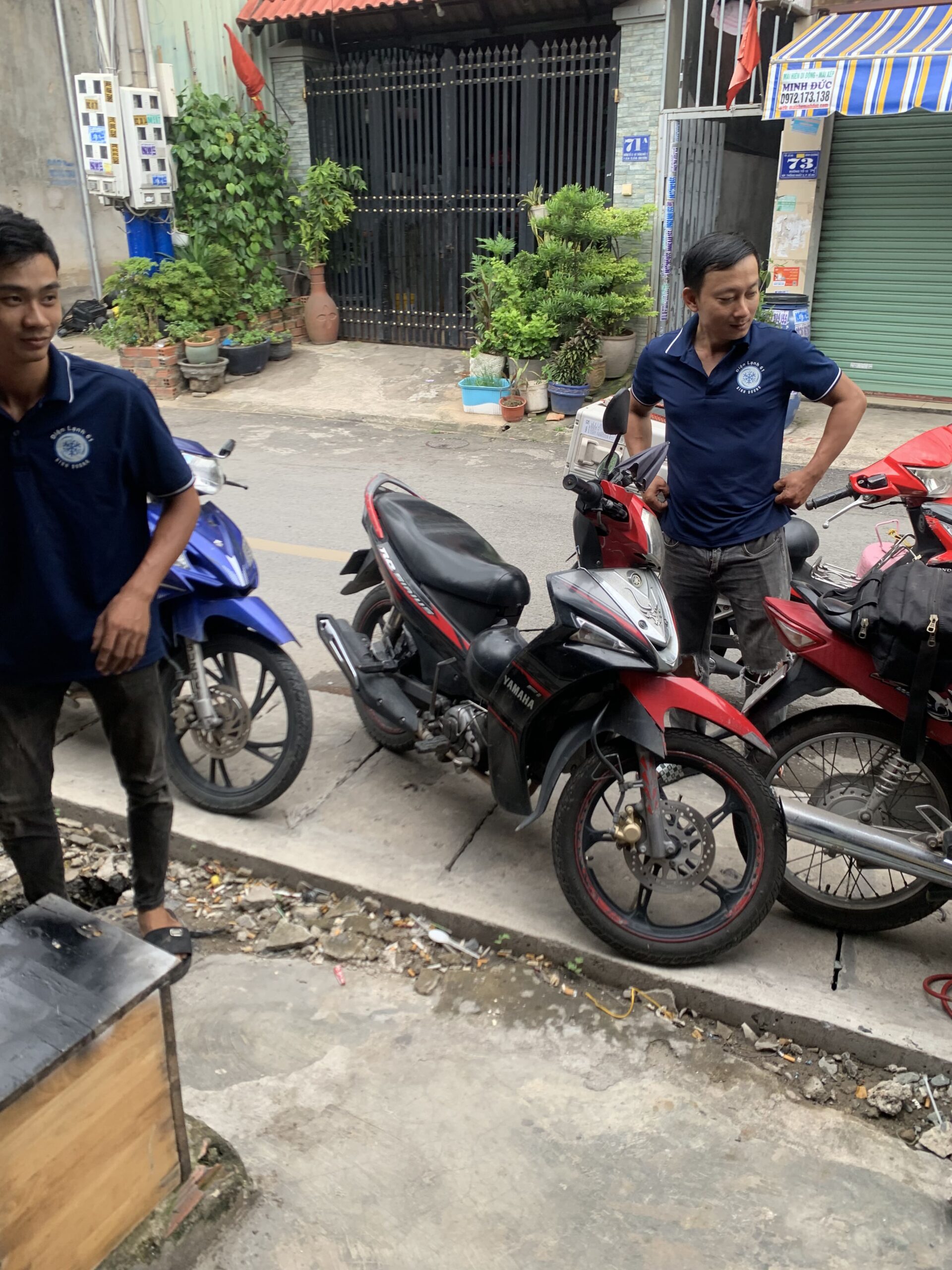 Doi-ngu-tho-thao-lap-may-lanh-Thuan-Giao-tay-nghe-cao-va-giau-kinh-nghiem-cua-Dien-Lanh-61 Đội ngũ thợ tháo lắp máy lạnh Thuận Giao tay nghề cao và giàu kinh nghiệm của Điện Lạnh 61