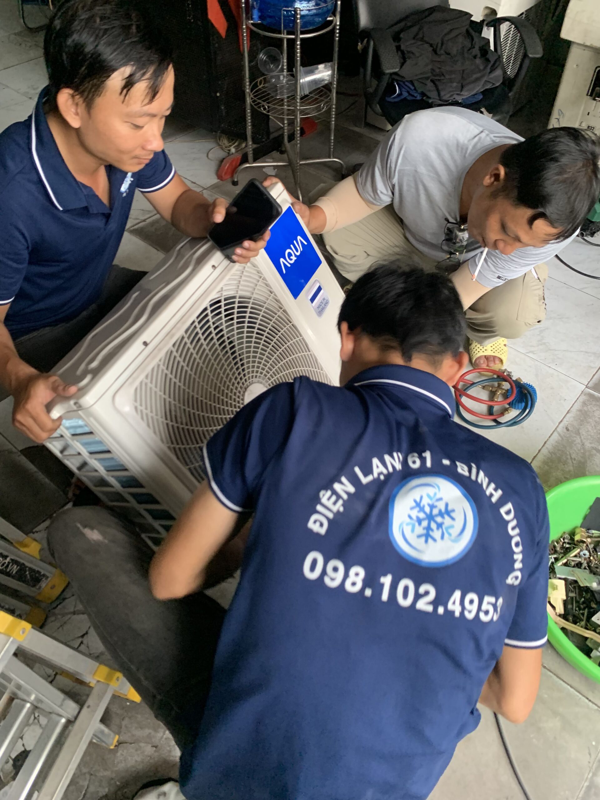 Đội ngũ thợ vệ sinh máy lạnh của Điện Lạnh 61, sẵn sàng phục vụ nhanh chóng tại Linh Xuân