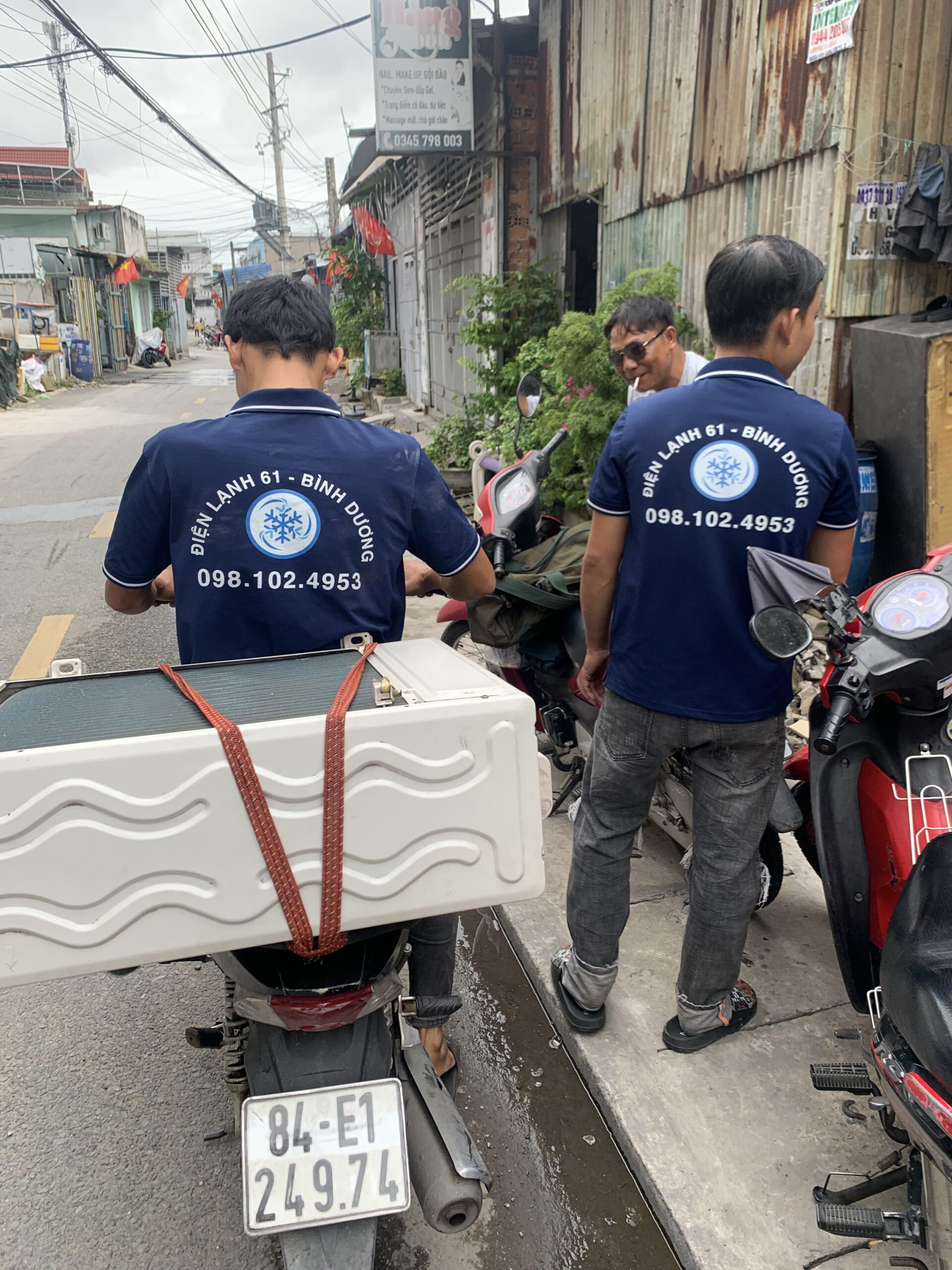 Quy trình tháo lắp máy lạnh đúng kỹ thuật, đảm bảo an toàn.