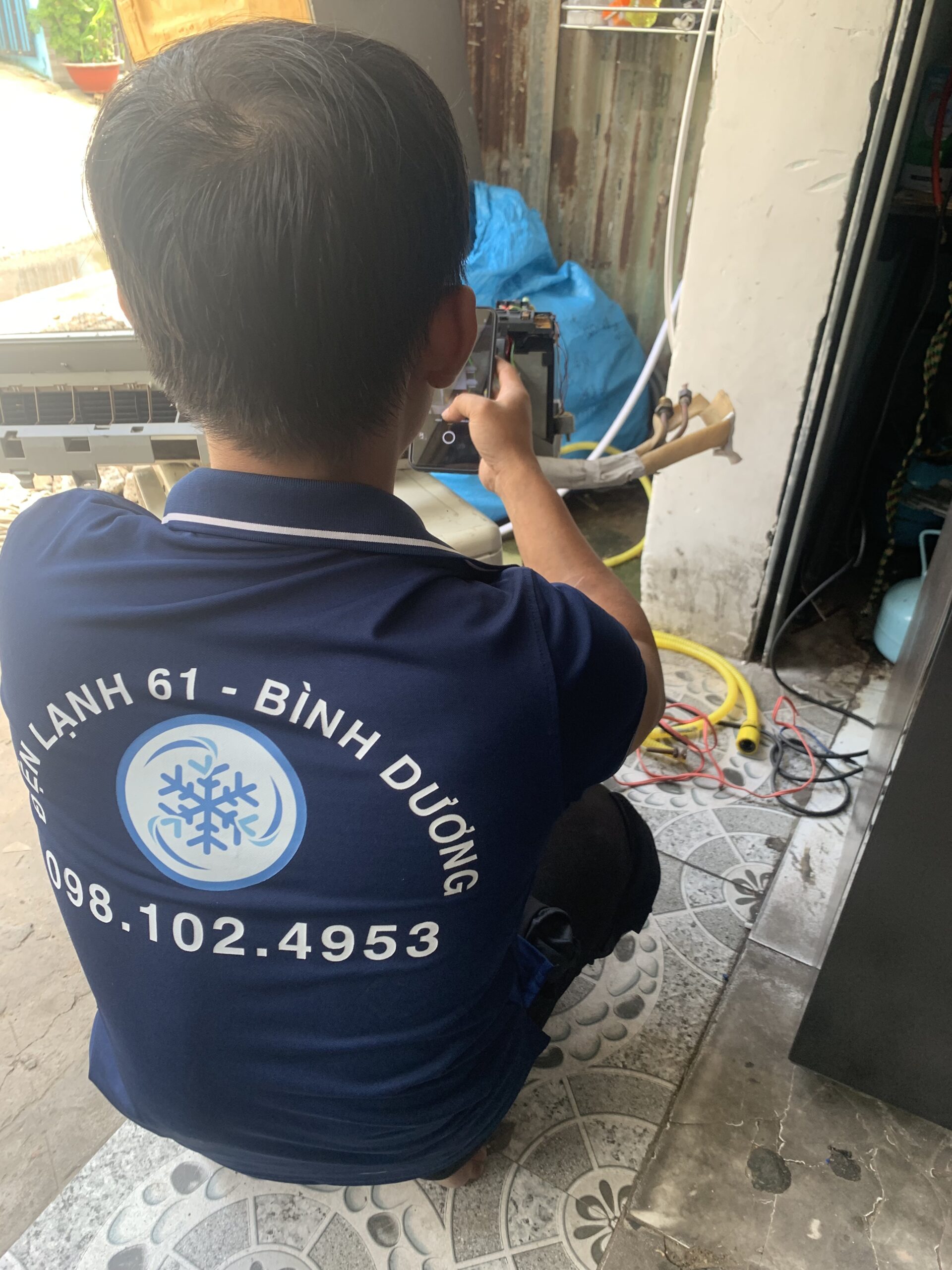 Quy trình tháo lắp máy lạnh tại nhà ở Linh Xuân an toàn và nhanh chóng của Điện Lạnh 61.