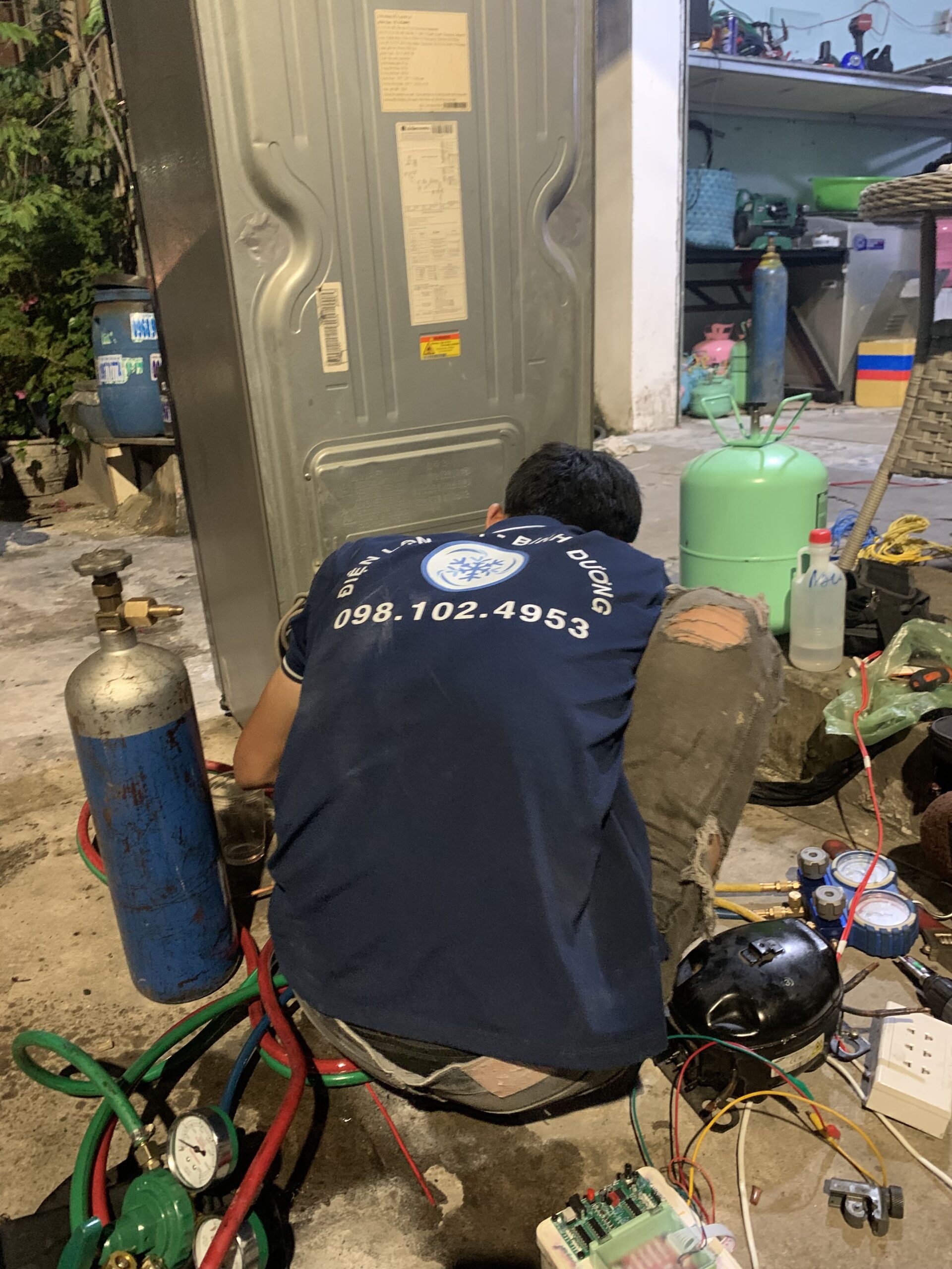 Sua-chua-moi-loai-tu-lanh-tu-mini-inverter-den-side-by-side-tai-khu-vuc-Thu-Duc Sửa chữa mọi loại tủ lạnh từ mini, inverter đến side by side tại khu vực Thủ Đức.