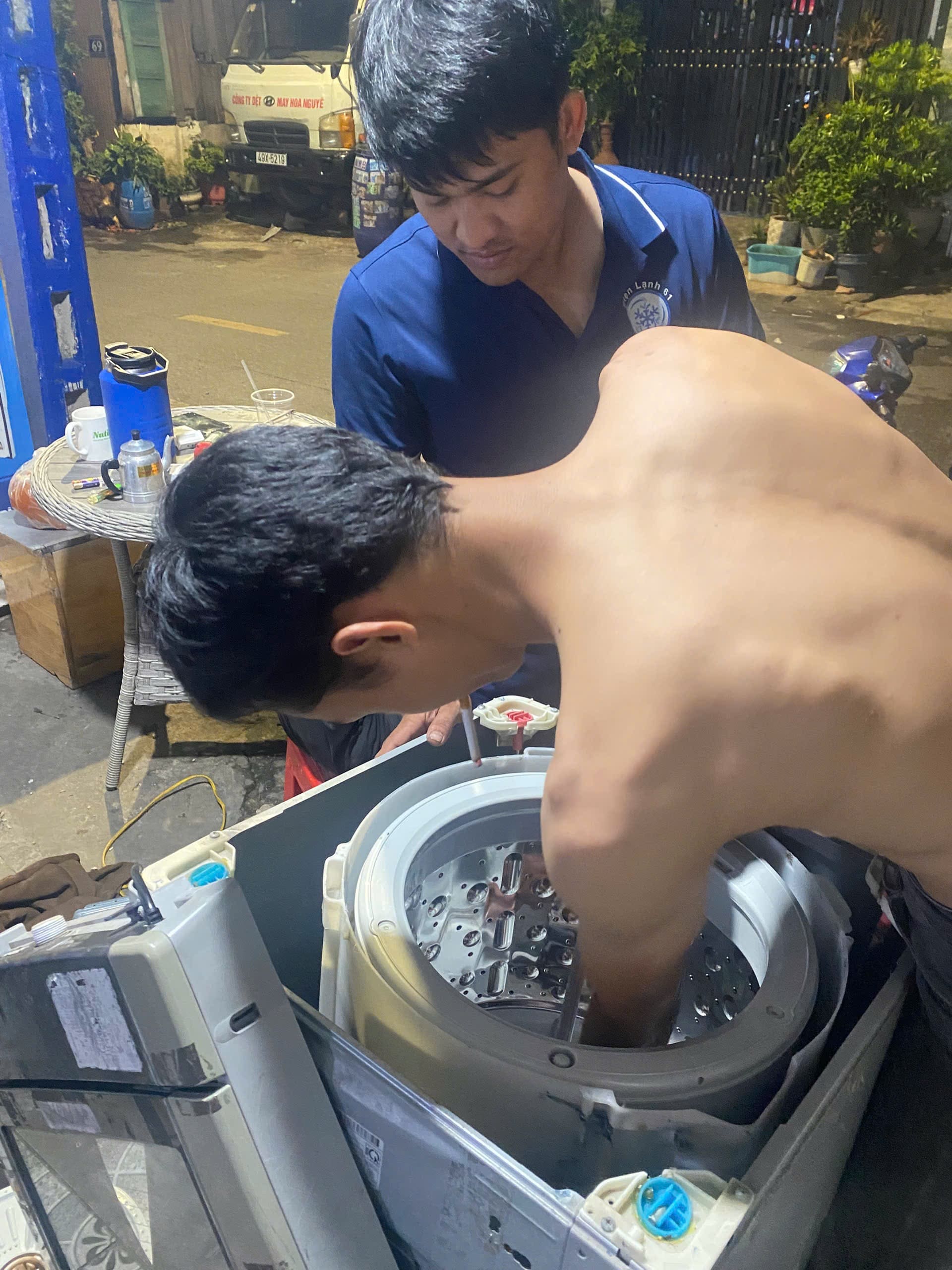 Sua-may-giat-tai-An-Phu-bi-loi-bo-mach-nhay-den-bao-loi-lien-tuc Sửa máy giặt tại An Phú bị lỗi bo mạch, nháy đèn báo lỗi liên tục.