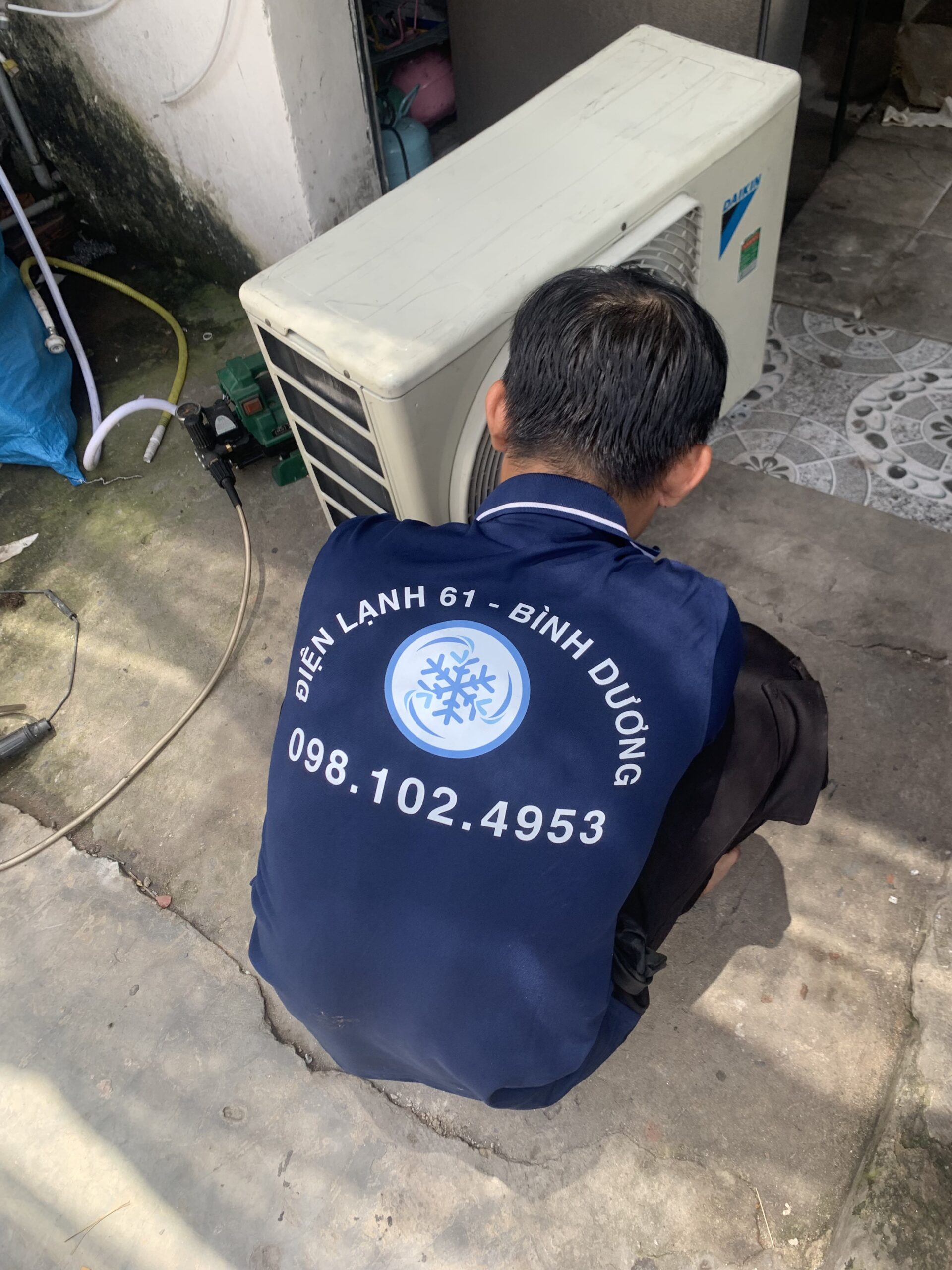 Tháo lắp máy lạnh Inverter tại Linh Xuân, đảm bảo giữ gas và không hư hỏng