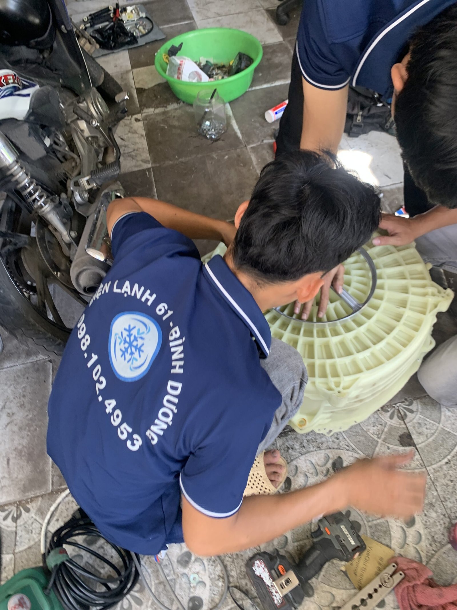 Thợ sửa máy giặt Thuận Giao của Điện Lạnh 61 có mặt sau 15 phút.