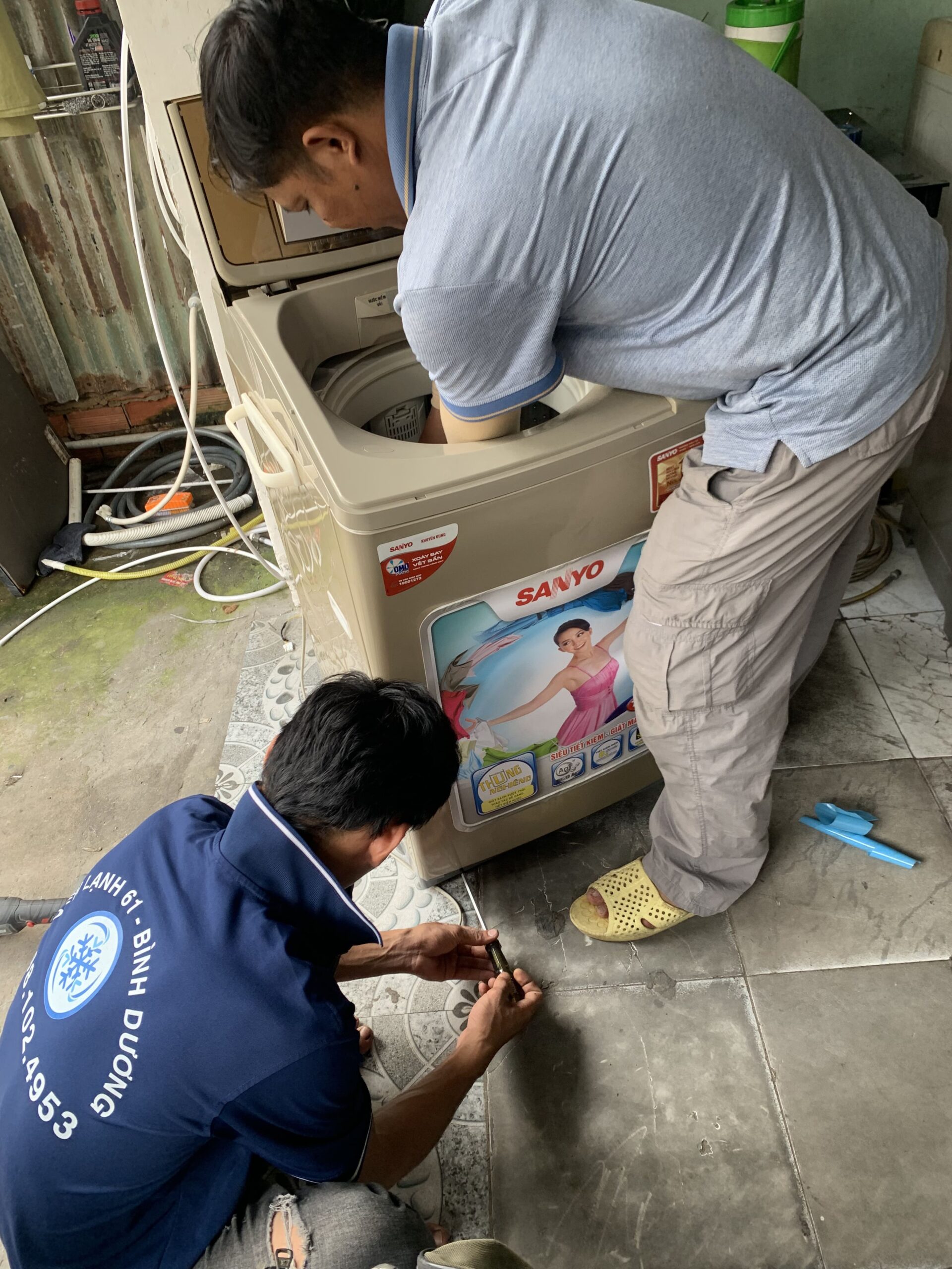 Vệ sinh máy giặt Phú Lợi chuyên nghiệp, sạch bong như mới.