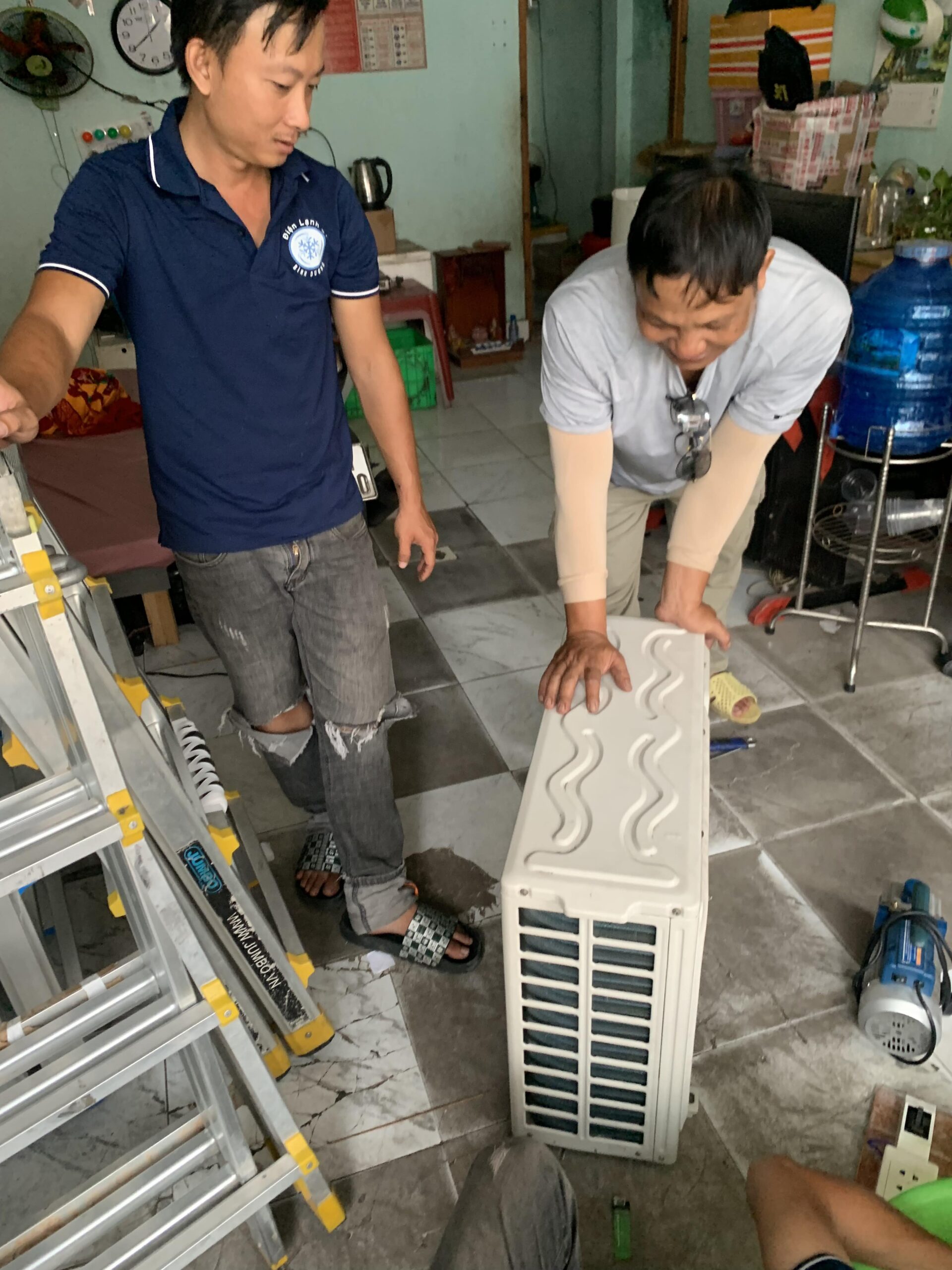 Vệ sinh máy lạnh định kỳ tại Thủ Đức giúp máy làm lạnh nhanh hơn, tiết kiệm đến 30% điện năng.