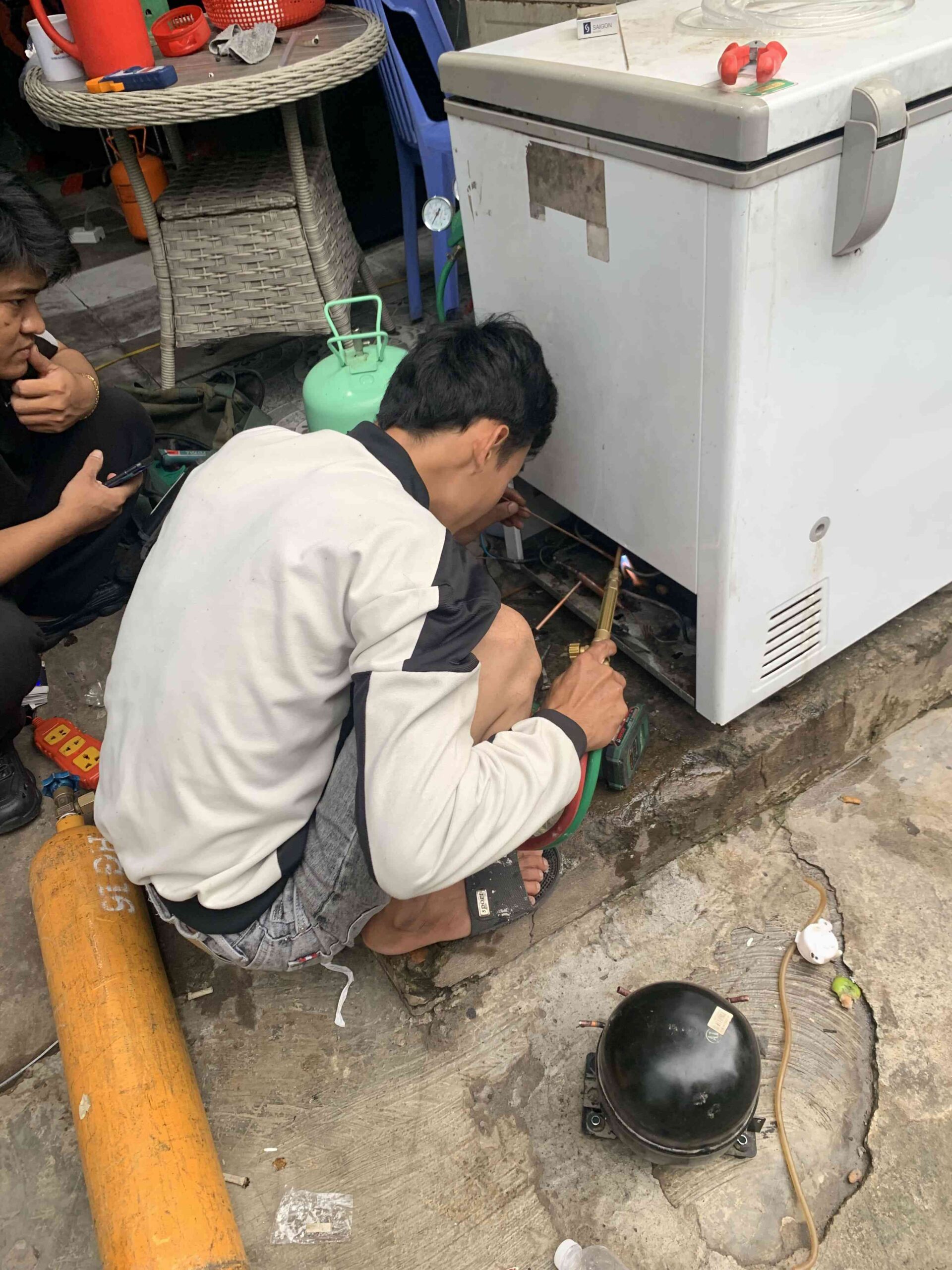 Xử lý tình trạng tủ lạnh kêu to, hoạt động ồn ào tại khu vực An Phú.