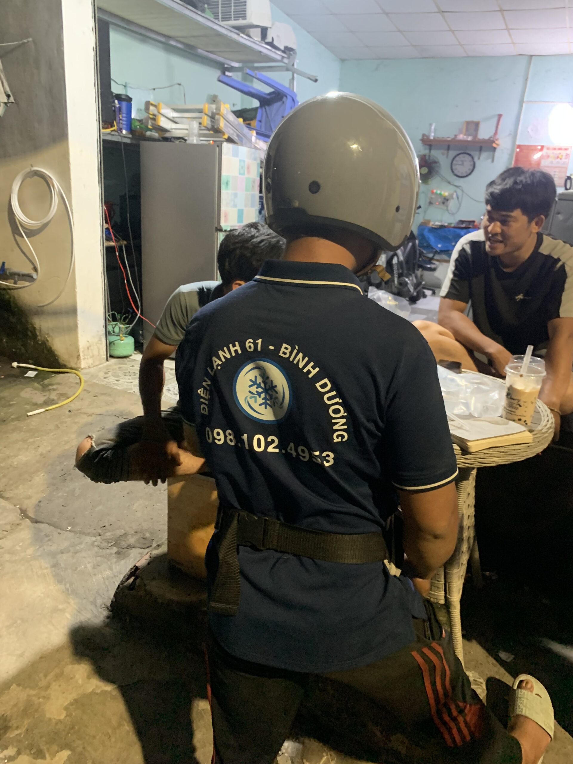 Đội ngũ kỹ thuật viên sửa tủ lạnh giàu kinh nghiệm của Điện Lạnh 61 tại Bình Hòa
