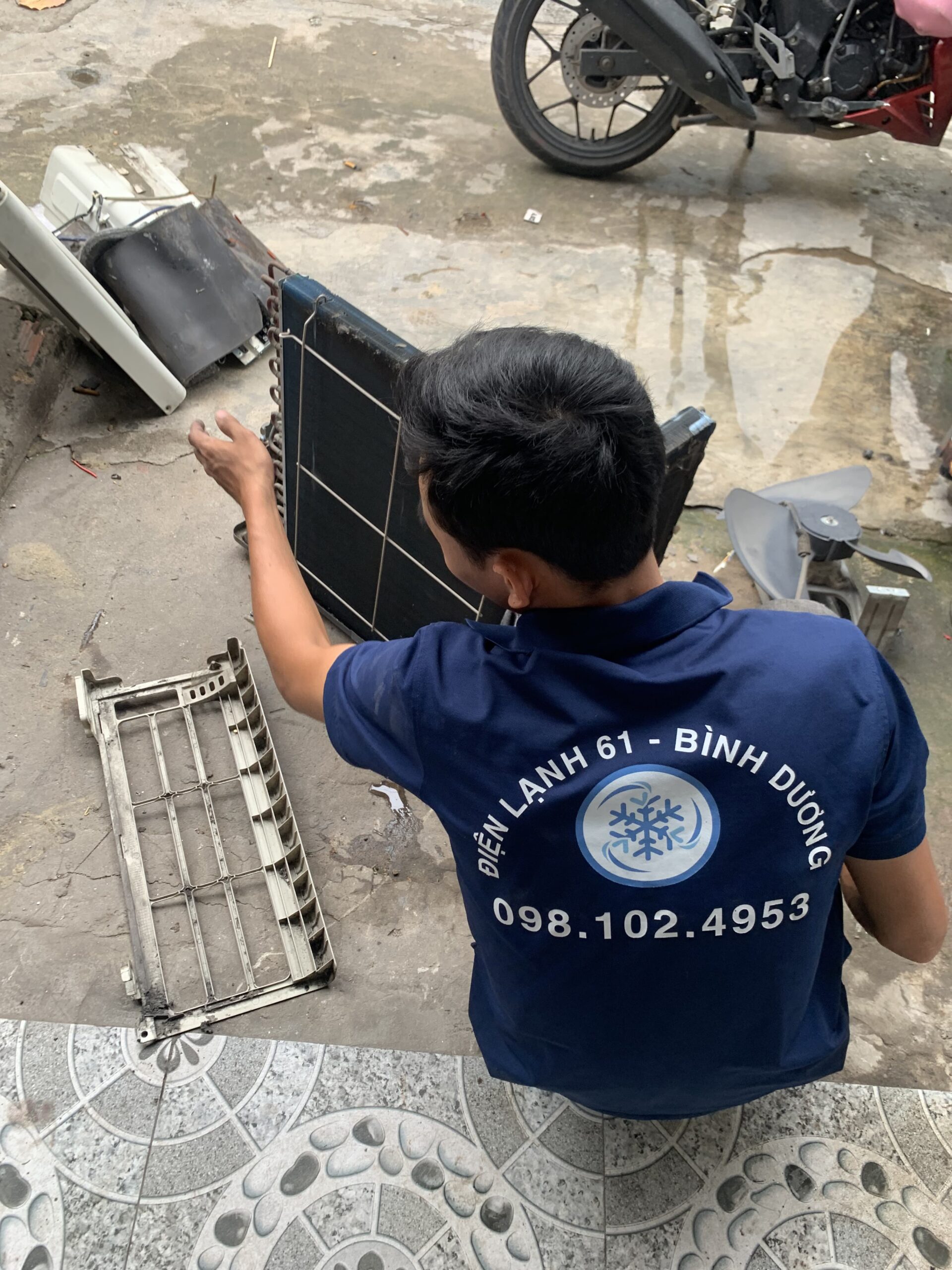 Máy lạnh bám bẩn dày, cần vệ sinh kỹ lưỡng hơn – ảnh hưởng chi phí