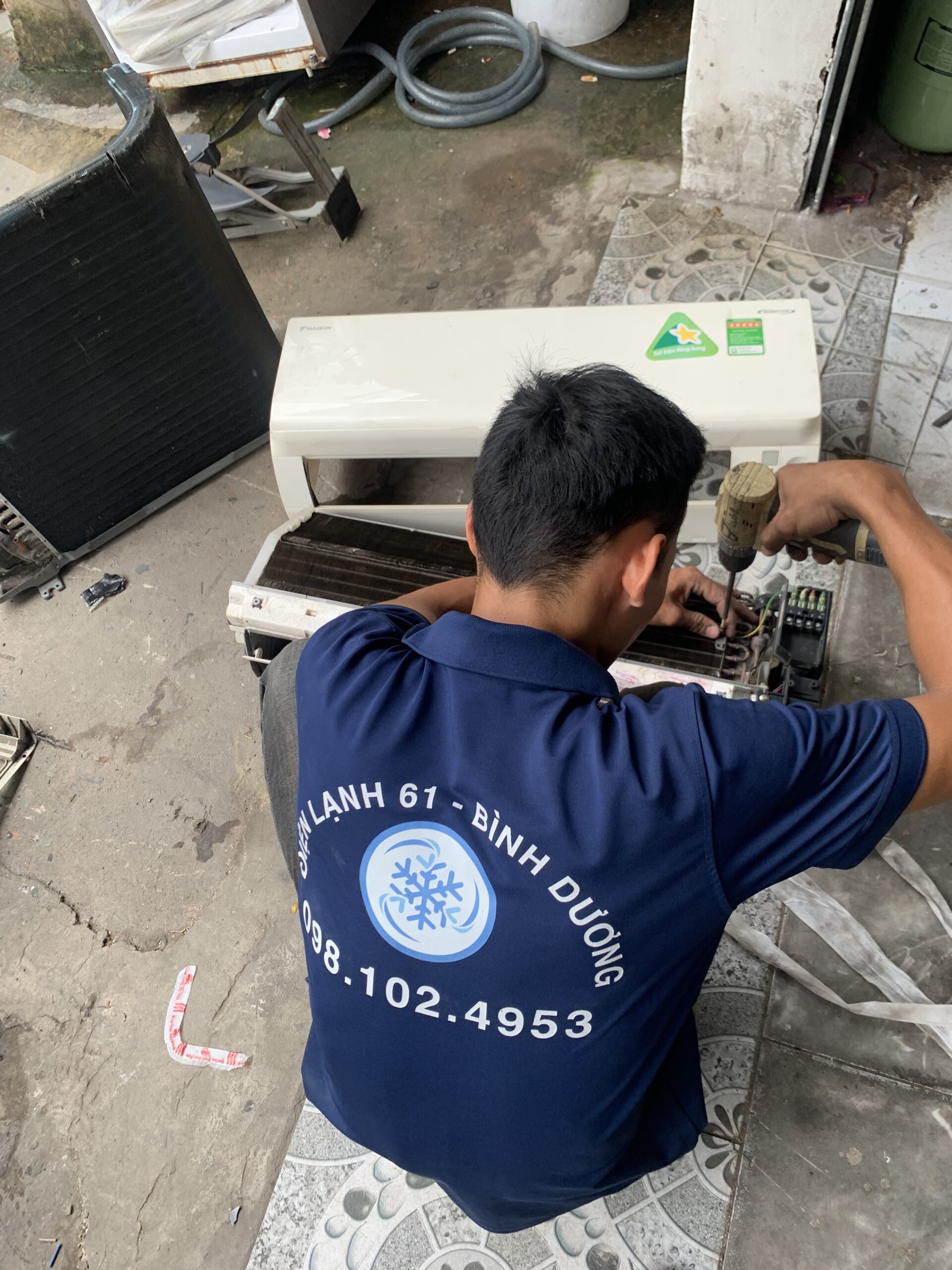 Khắc phục máy lạnh bị chảy nước tại đường Tô Ngọc Vân