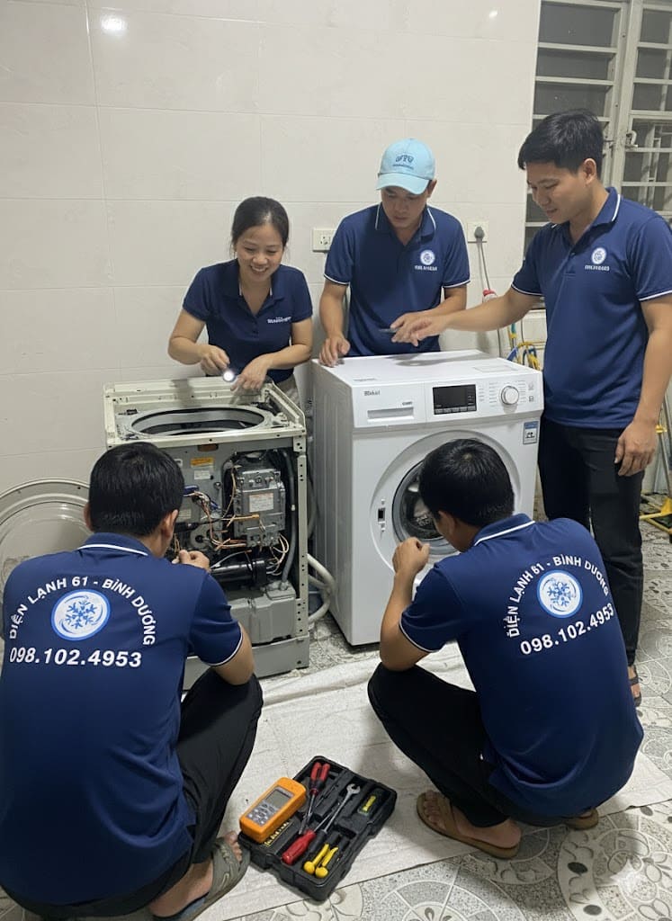 tho-sua-may-giat-thuan-giao-co-mat-15-phut Thợ sửa máy giặt Thuận Giao của Điện Lạnh 61 có mặt sau 15 phút.