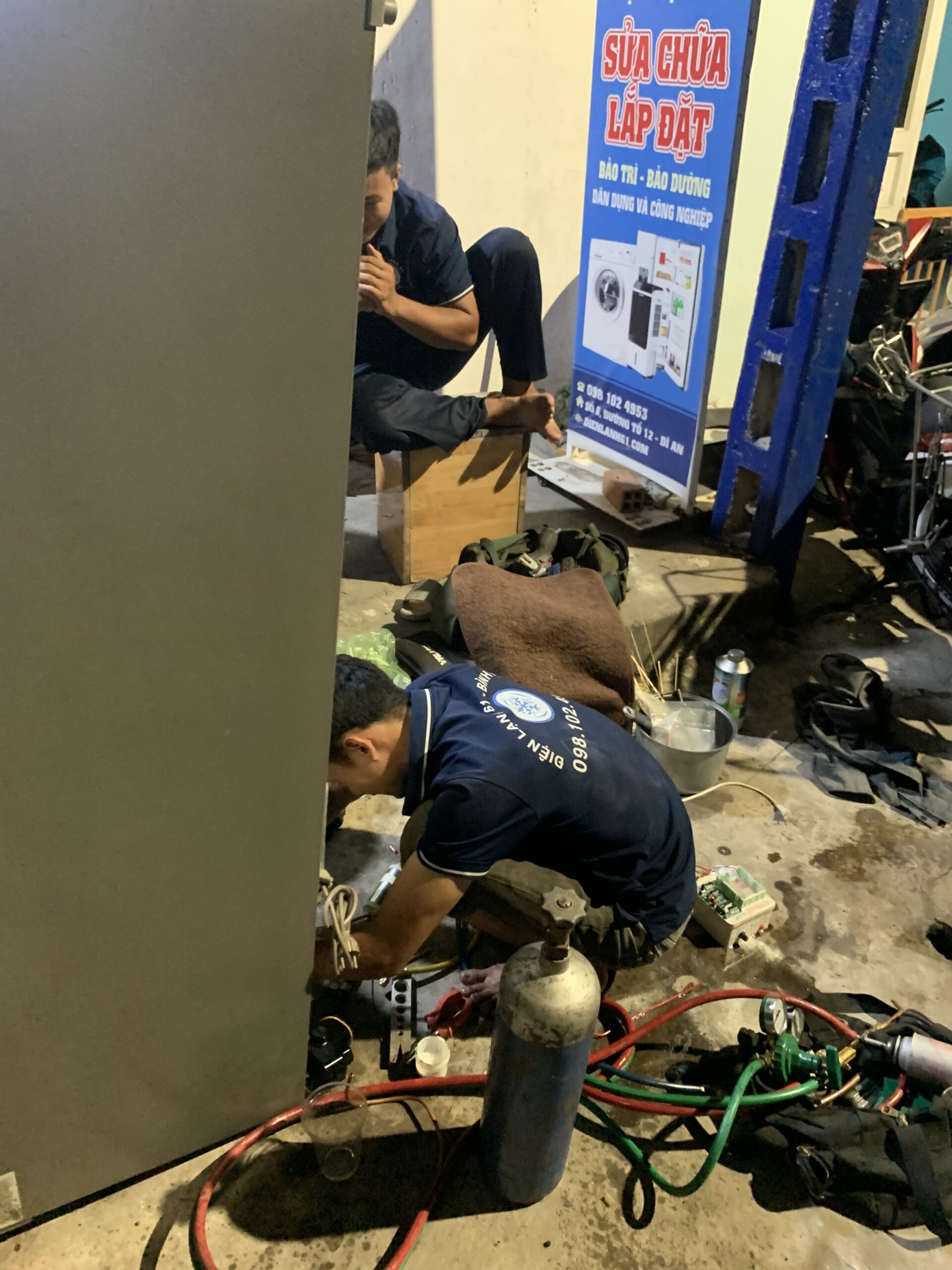 Hiện tượng tủ lạnh bị đóng tuyết là một lỗi cần gọi thợ sửa tủ lạnh Bình Hòa khắc phục