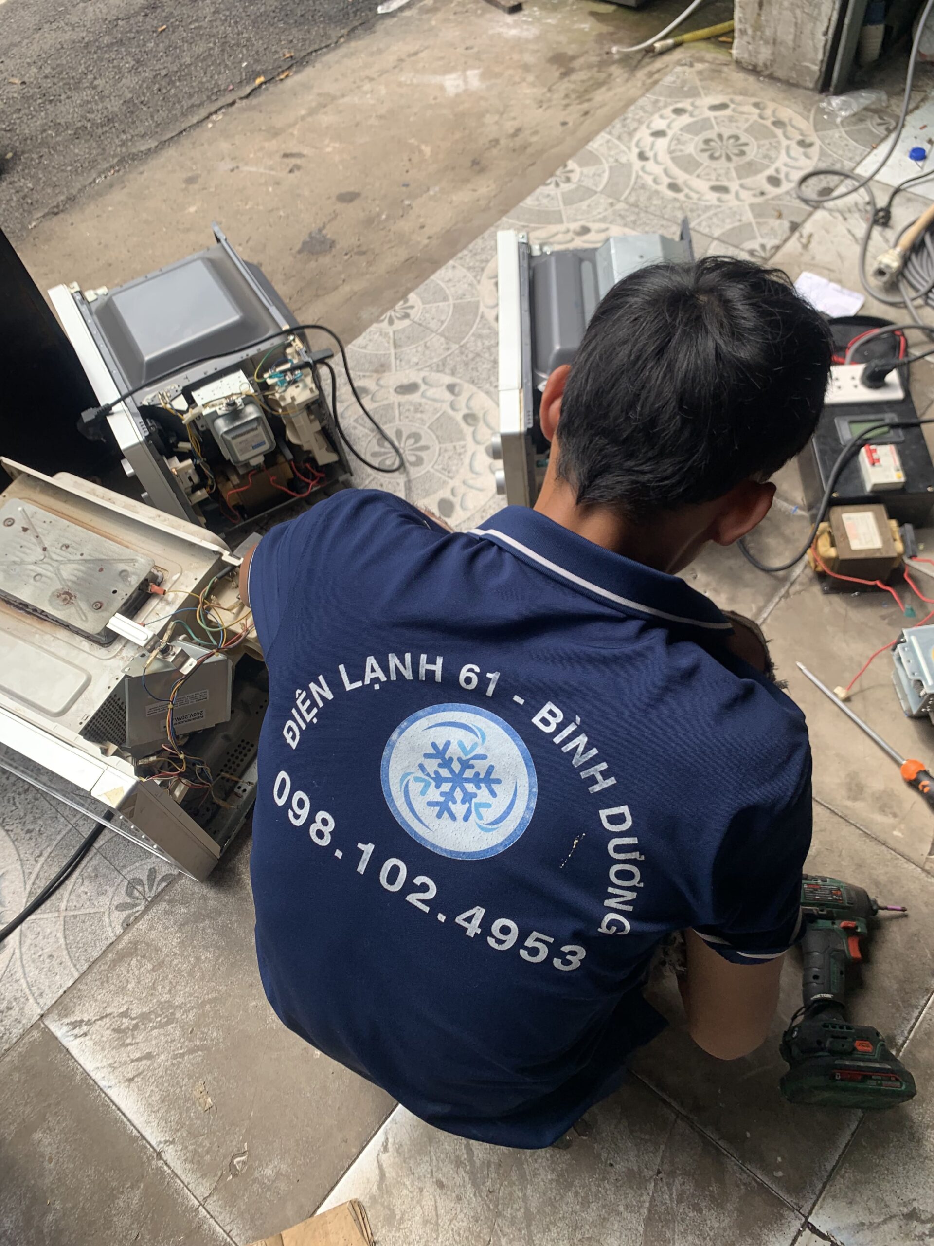 Dịch vụ sửa lò vi sóng tại Thuận An uy tín, giá rẻ của Điện lạnh 61.