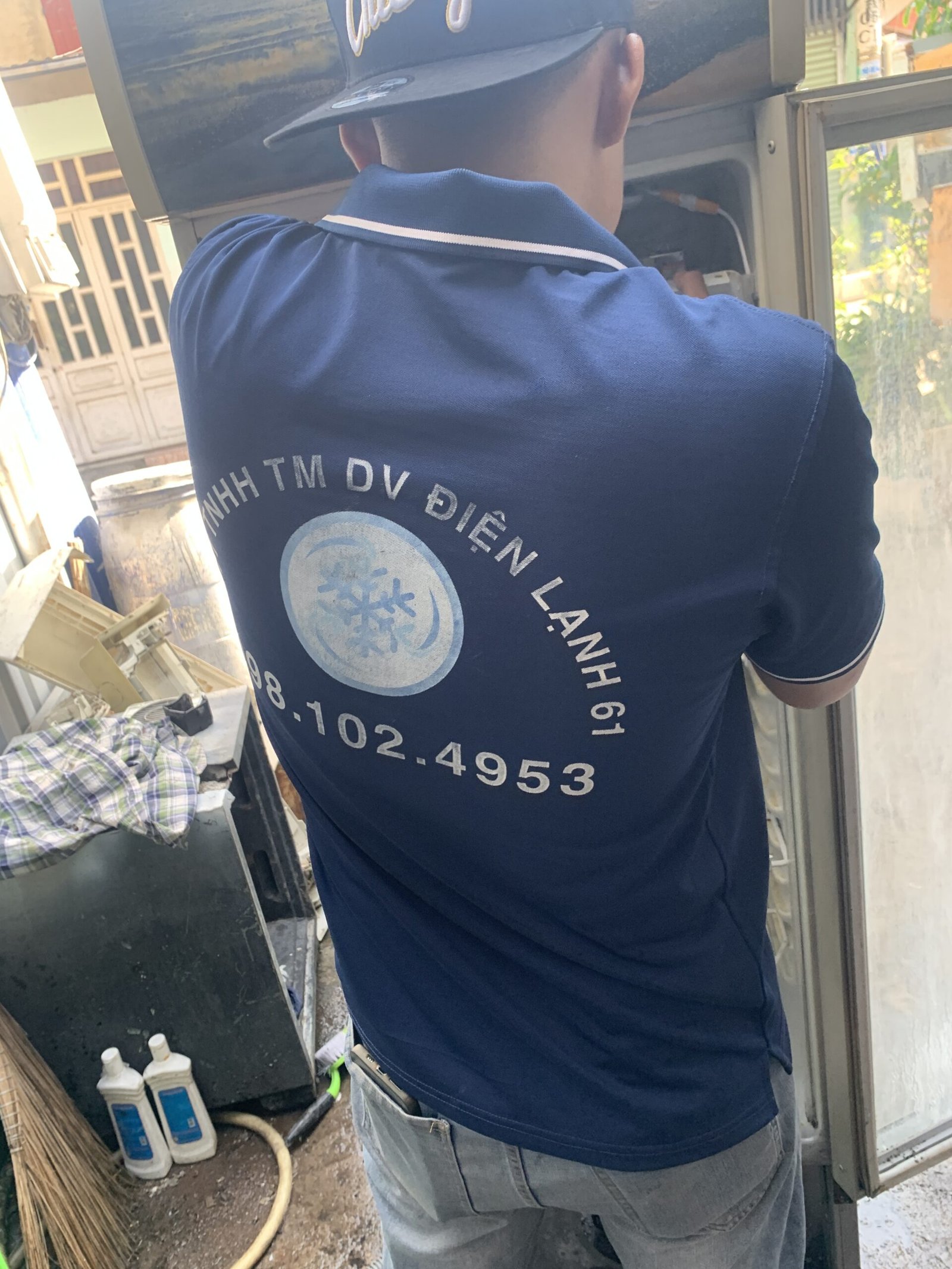 Dịch vụ sửa tủ mát Sanaky trừng bày nước ngọt tại TP Thuận An