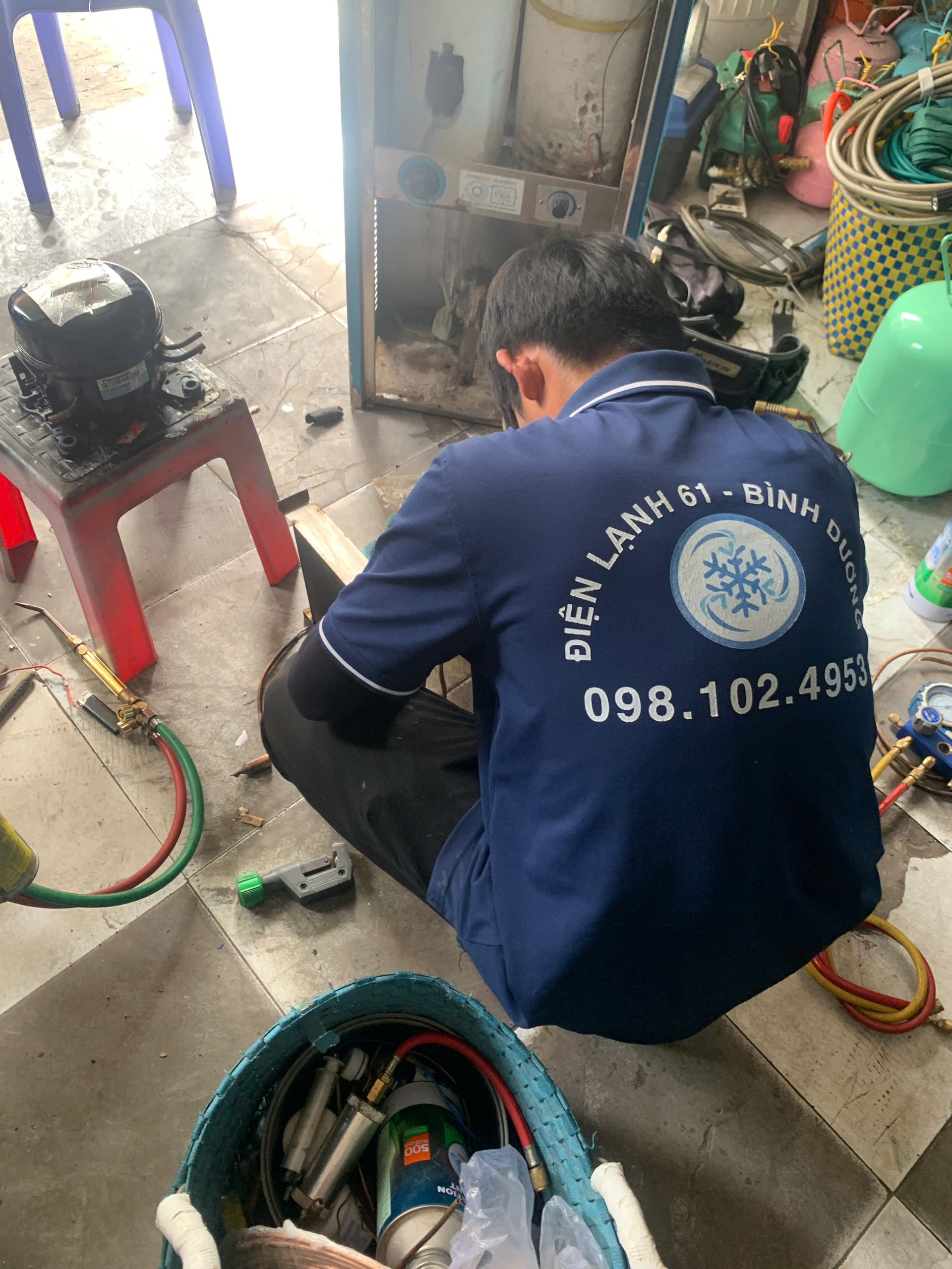 Khắc phục lỗi máy lọc nước bị rò rỉ nước chảy nước ra sàn tại Thuận An