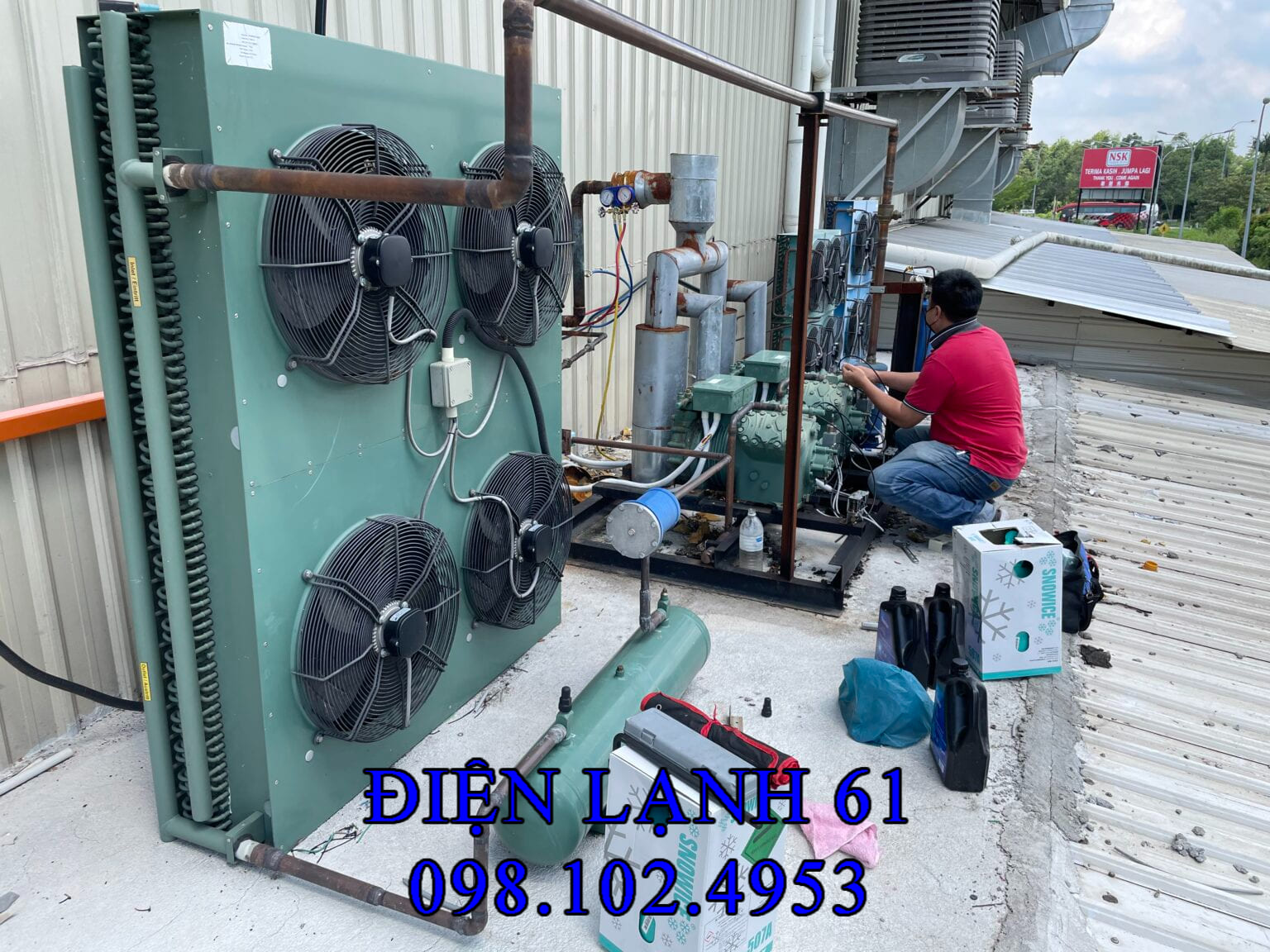 Kỹ thuật viên Điện Lạnh 61 kiểm tra máy nén kho lạnh tại Dĩ An