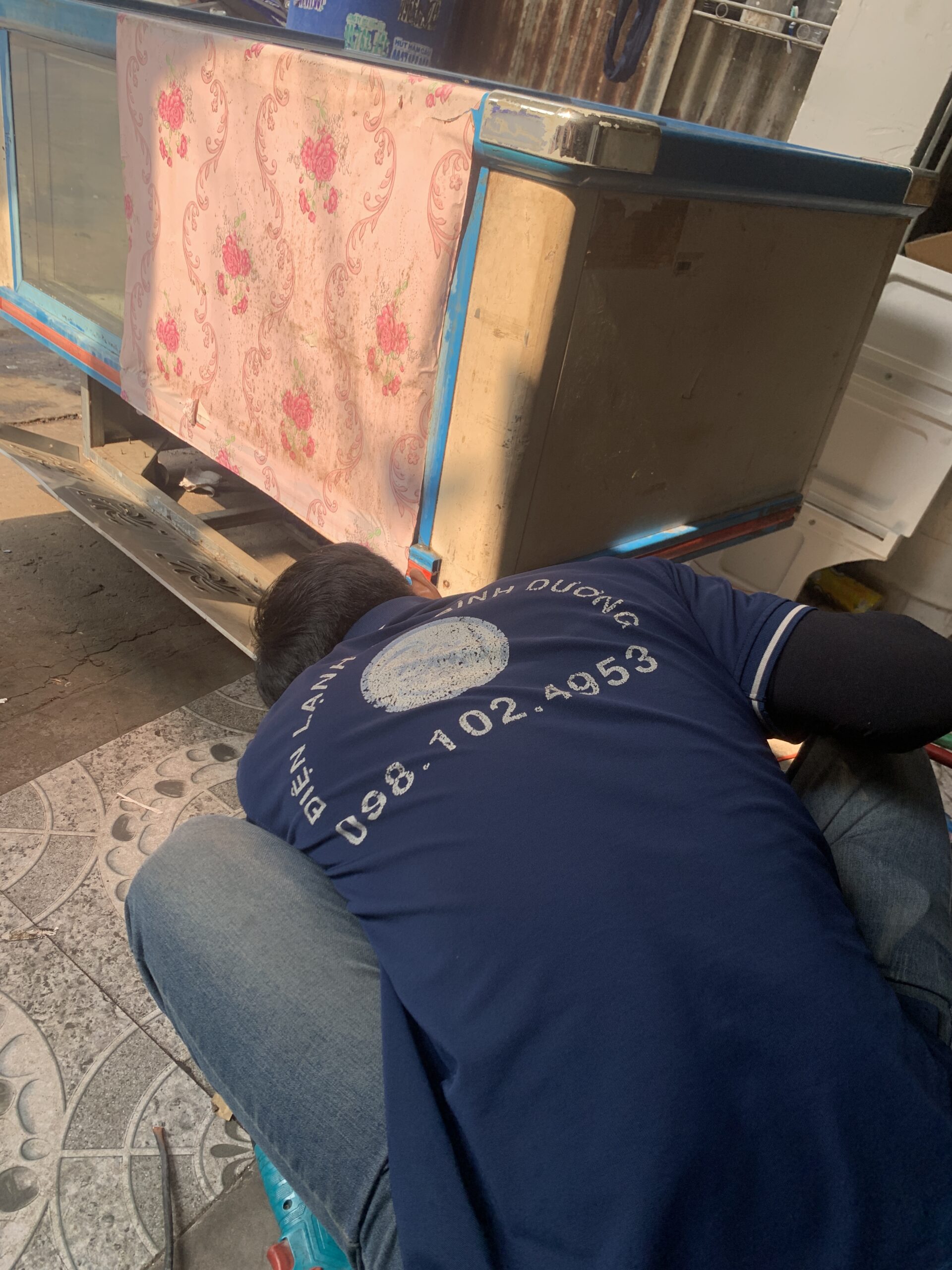 Sửa lỗi tủ đông bị đóng băng tuyết dày đặc hao tốn điện năng tại Thuận An