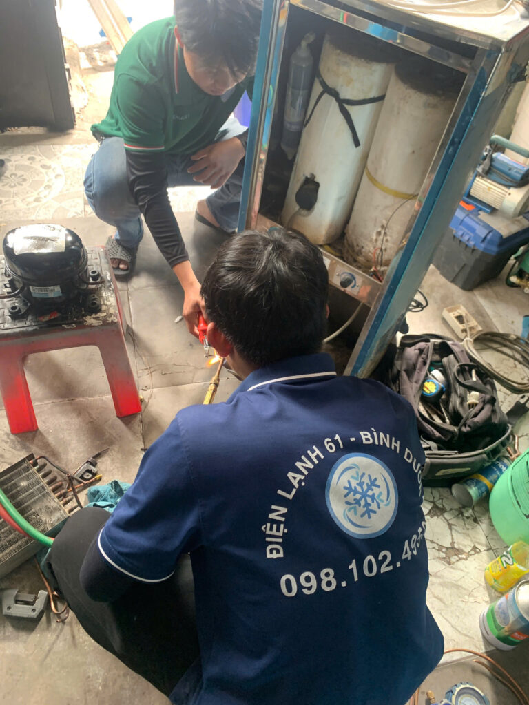 Thợ sửa máy lọc nước Thuận An chuyên nghiệp kiểm tra hệ thống lọc RO tận nhà - Điện Lạnh 61