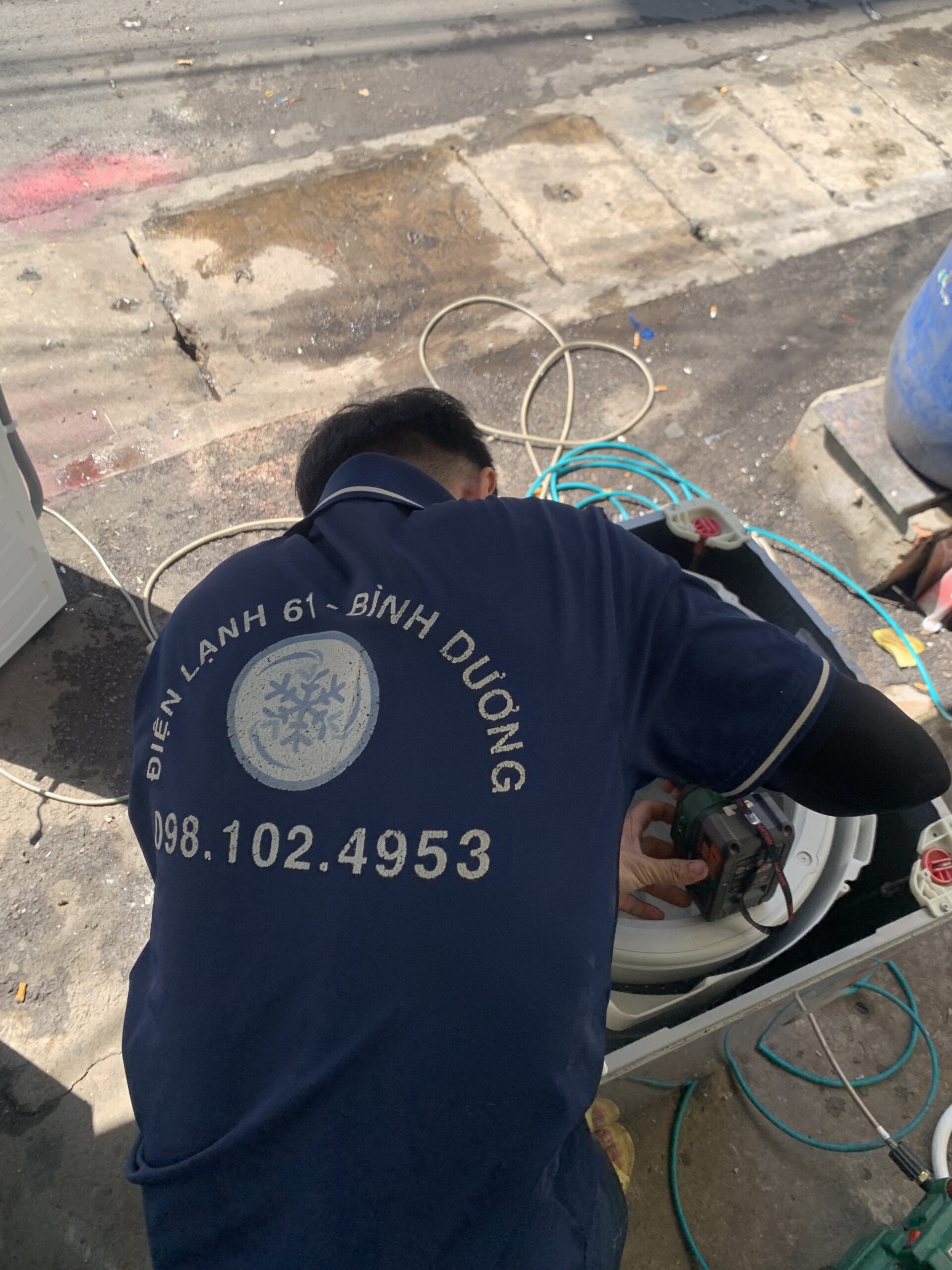 Tinh-trang-may-giat-con-bot-xa-phong-trong-long-giat-sau-khi-giat-xong Tình trạng máy giặt còn bọt xà phòng trong lồng giặt sau khi giặt xong