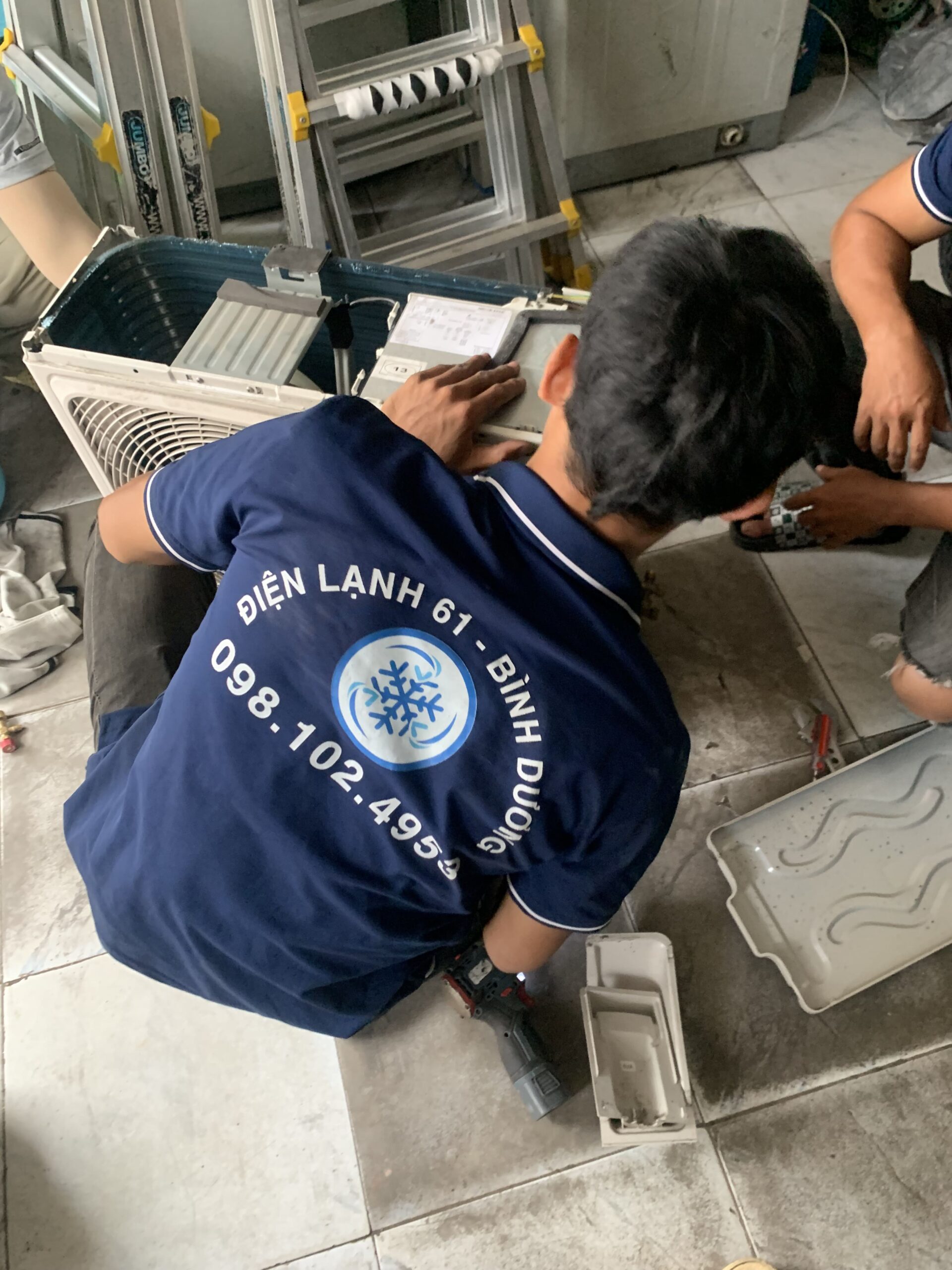 gia-thay-cuc-nong-may-lanh-nen-sua-hay-mua-moi Bảng giá thay cục nóng máy lạnh 2025 - Tư vấn nên sửa hay mua mới.