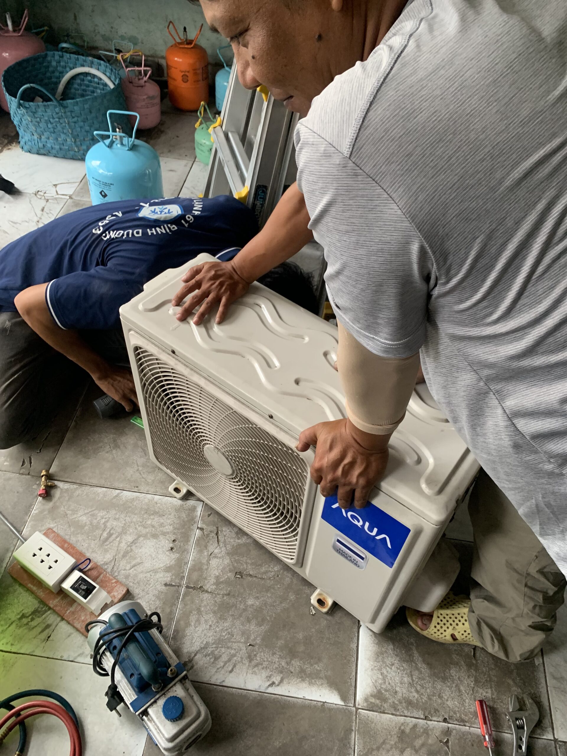 hut-chan-khong-khi-thay-block-may-lanh Bước hút chân không bắt buộc khi thay block máy lạnh tại Điện Lạnh 61.