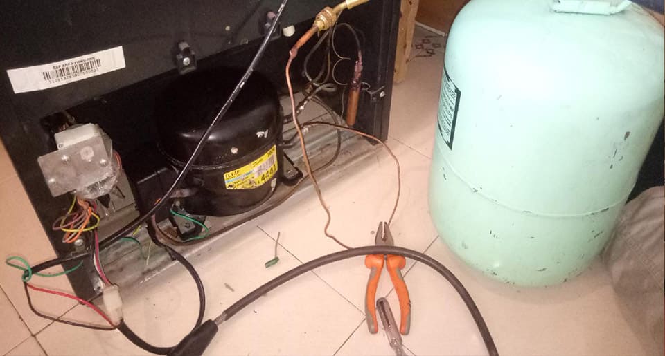 hut-chan-khong-khi-thay-block-tu-lanh Bước hút chân không bắt buộc khi thay block tủ lạnh tại Điện Lạnh 61.