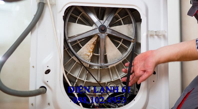 Máy giặt hoạt động tốt sau khi được thay dây curoa mới.