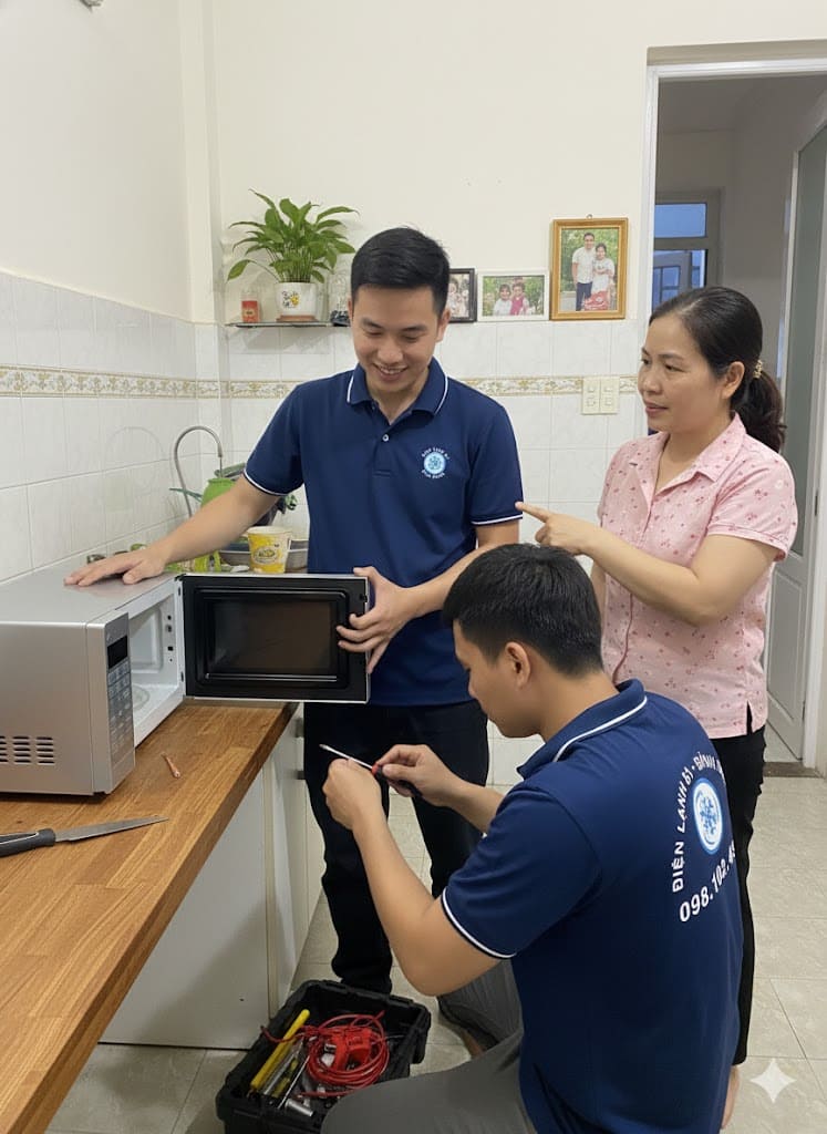 quy-trinh-sua-lo-vi-song-chuyen-nghiep-dien-lanh-61 Quy trình 5 bước sửa lò vi sóng chuyên nghiệp của Điện Lạnh 61