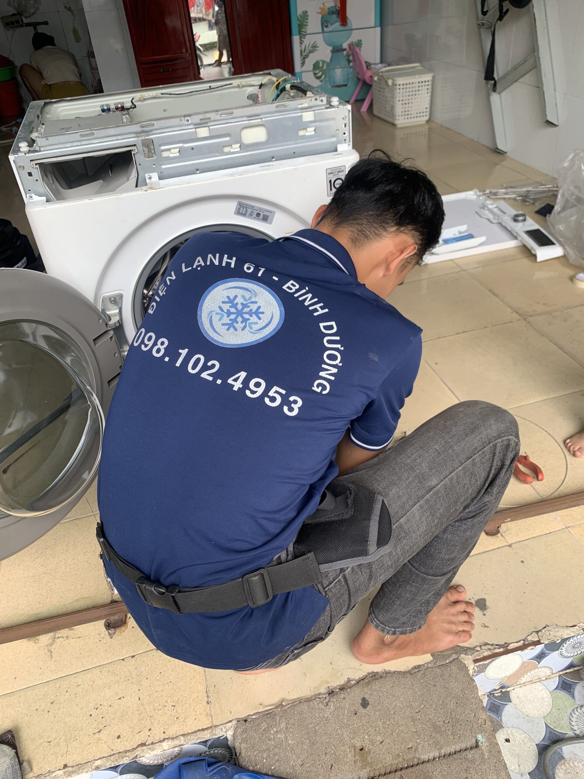 Thợ sửa máy giặt tại nhà Dĩ An, Bình Dương của Điện Lạnh 61 uy tín.