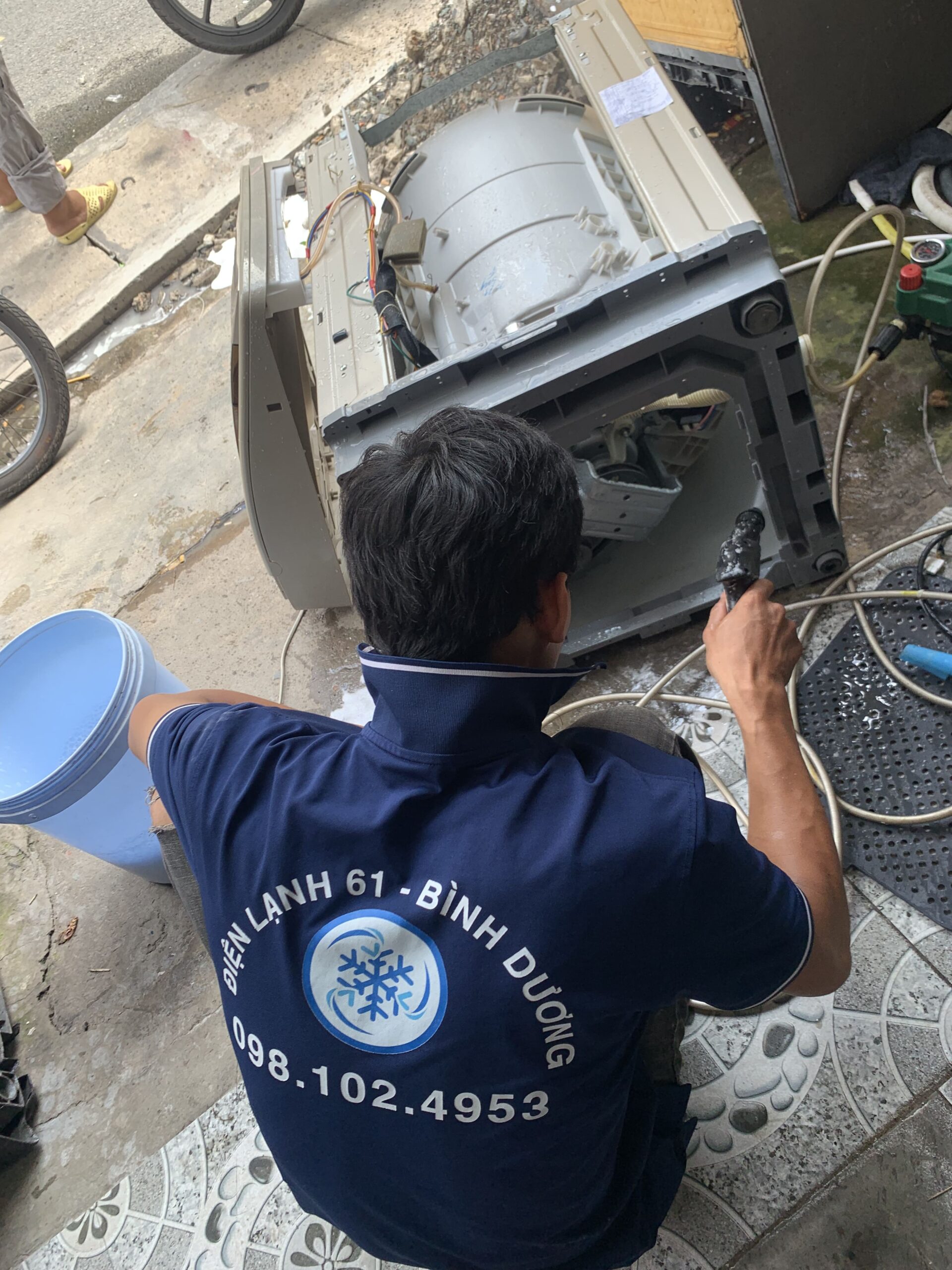 Thợ sửa máy giặt chuyên nghiệp của Điện Lạnh 61 tại Thuận An và Dĩ An.