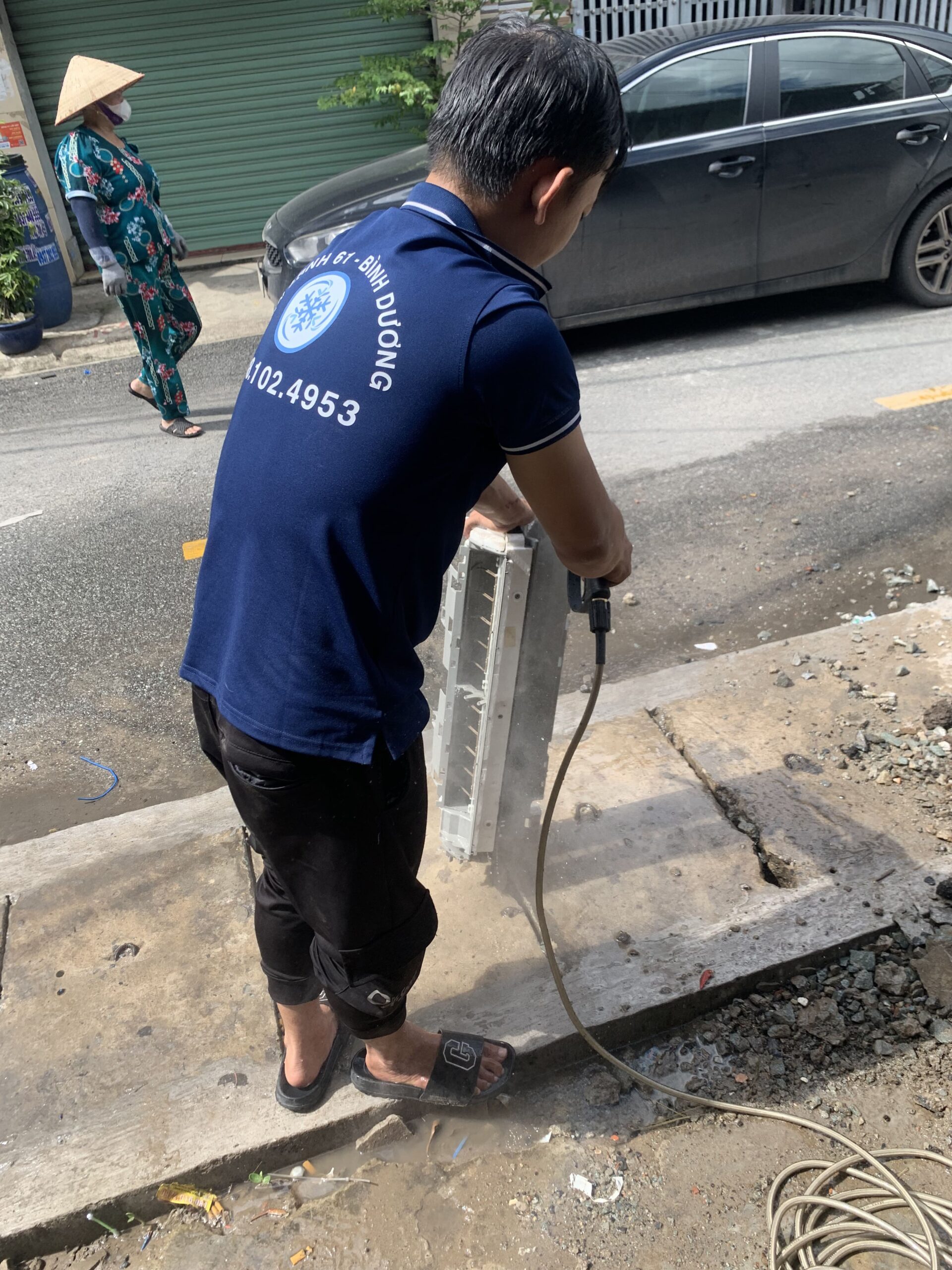 bảng giá dịch vụ vệ sinh máy lạnh treo tường mới nhất năm 2025 tại Điện Lạnh 61.