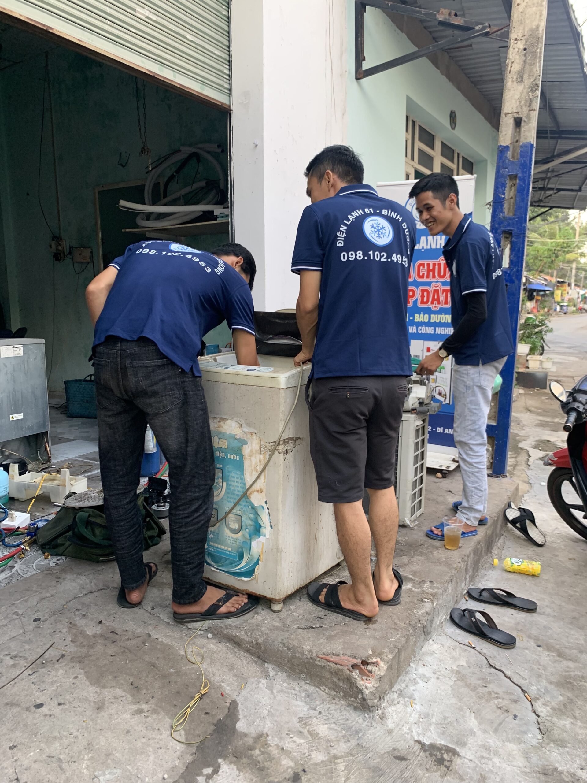 Dịch vụ vệ sinh máy giặt tại nhà phục vụ nhanh chóng khu vực Dĩ An Bình Dương.