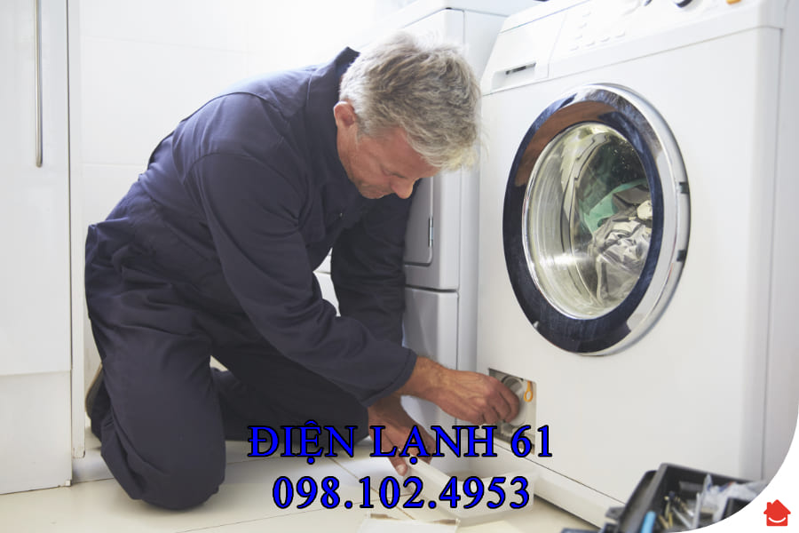 Máy giặt bị chảy nước dưới gầm gây nguy hiểm