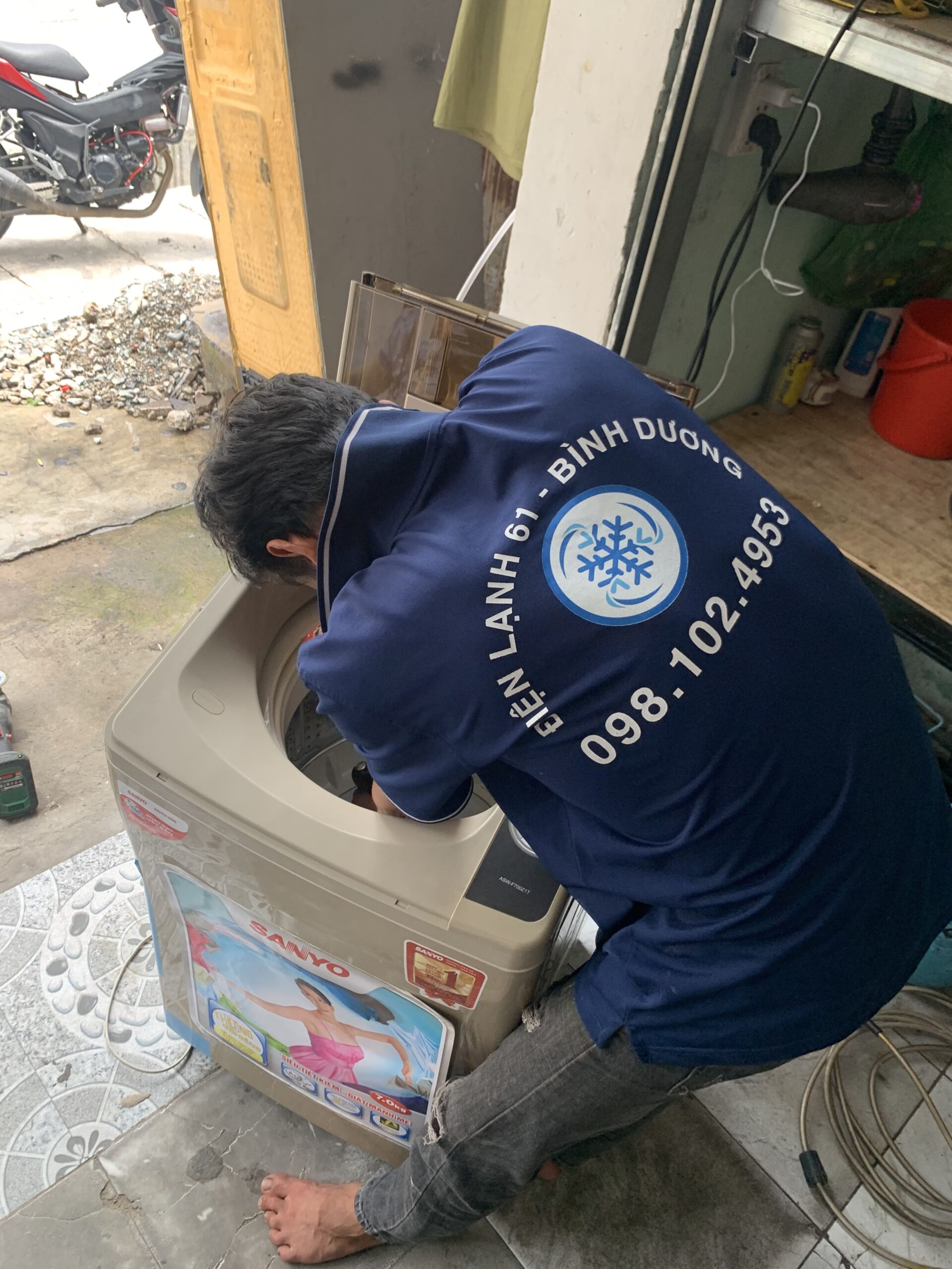 Dịch vụ thay van cấp máy giặt tại nhà Dĩ An